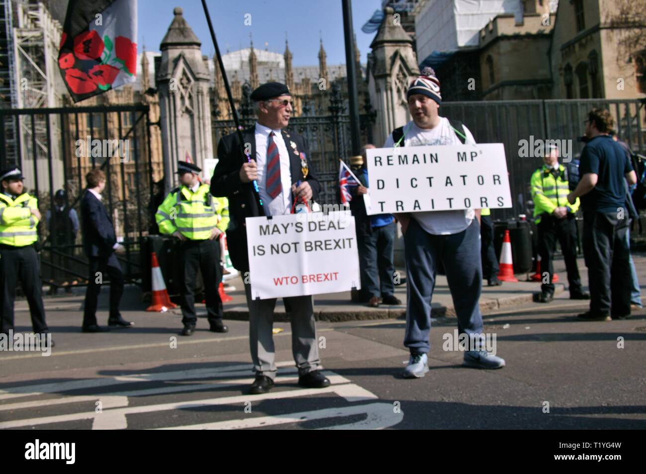 Westminster, London, UK. 29 Mar 2019. Brexit Pro manifestants se rassemblent à l'extérieur du Parlement, Westminster, Royaume-Uni Crédit : Knelstrom Ltd/Alamy Live News Banque D'Images