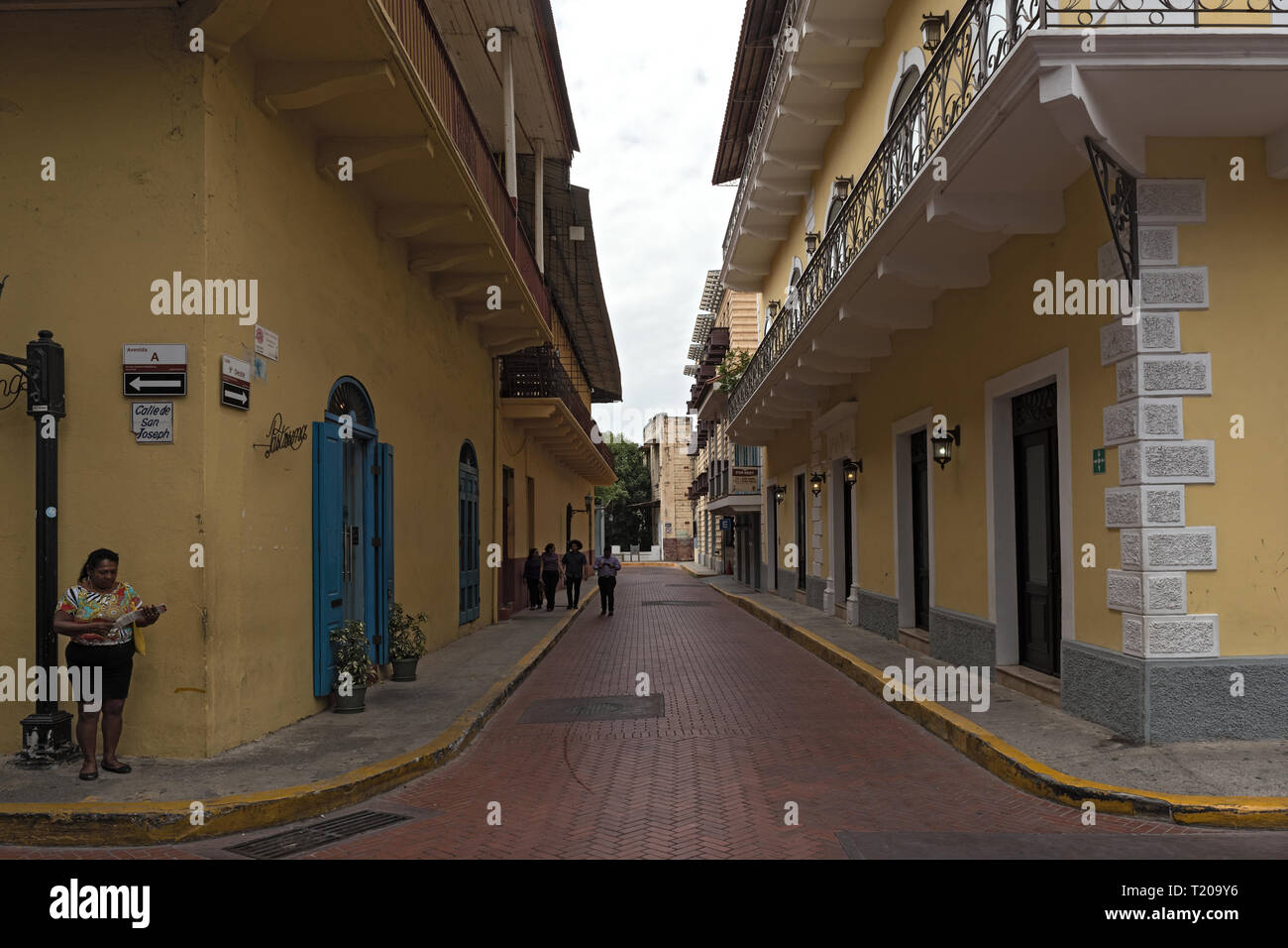 Rue avec maisons de style colonial, dans la vieille ville de Casco Viejo Panama city Banque D'Images
