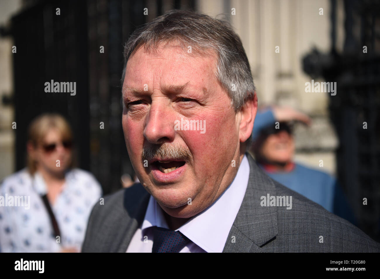 Samuel Wilson de la DUP à Westminster, Londres, que les députés devraient examiner et voter sur une motion du gouvernement sur le retrait de l'UE le vendredi soir. Banque D'Images