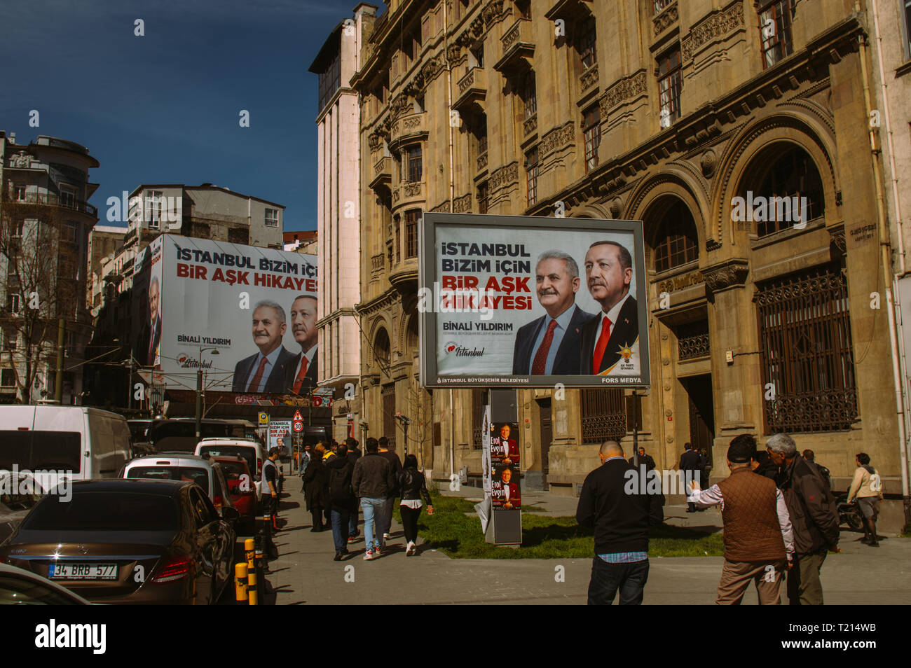 Istanbul, Turquie - 26 mars 2019 : Élections des affiches dans la ville, titre dans le centre "Histoire d'amour pour nous à Istanbul", titre sur l'affiche de 'notre droit Banque D'Images