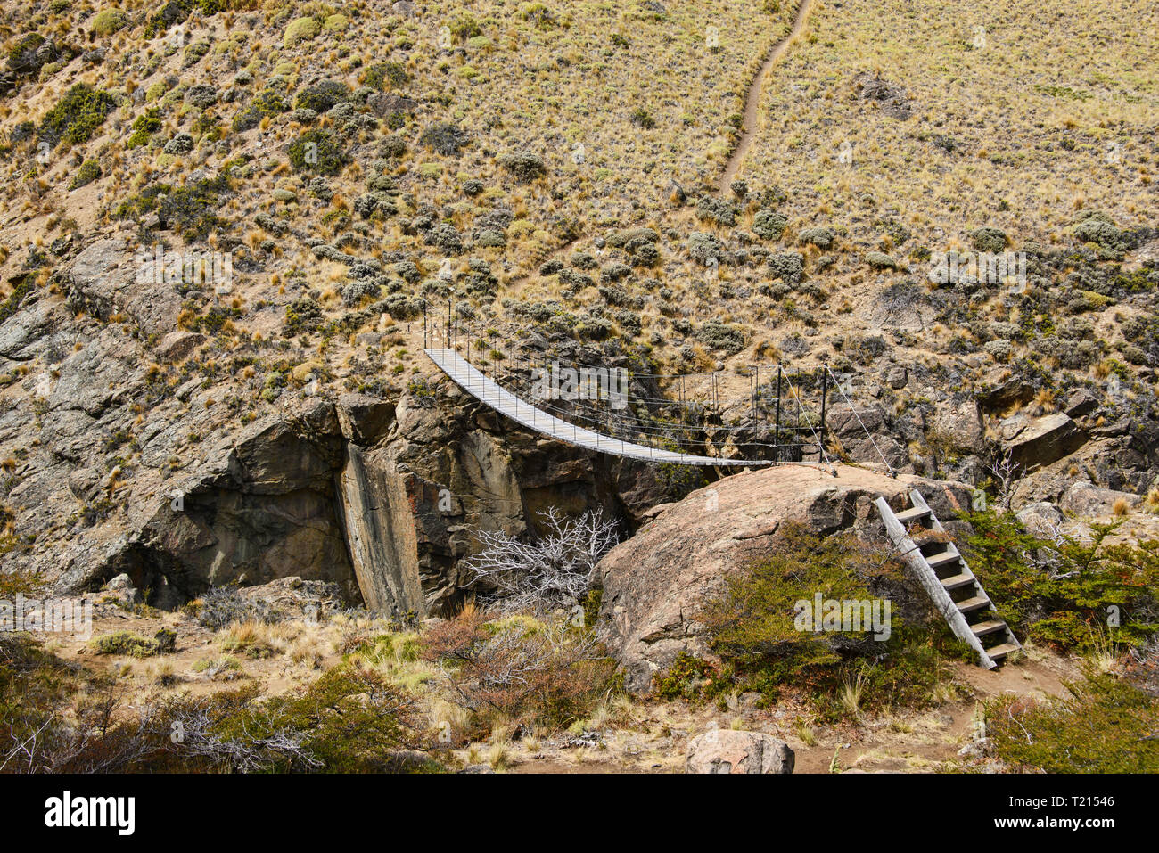 Pont suspendu sur la rivière Avilés, Patagonie Parc National, d'Aysen Patagonie, au Chili Banque D'Images