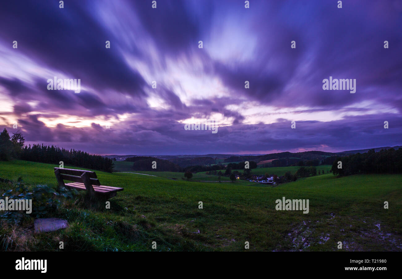 Longue exposition dans le Sauerland cloudscape Banque D'Images