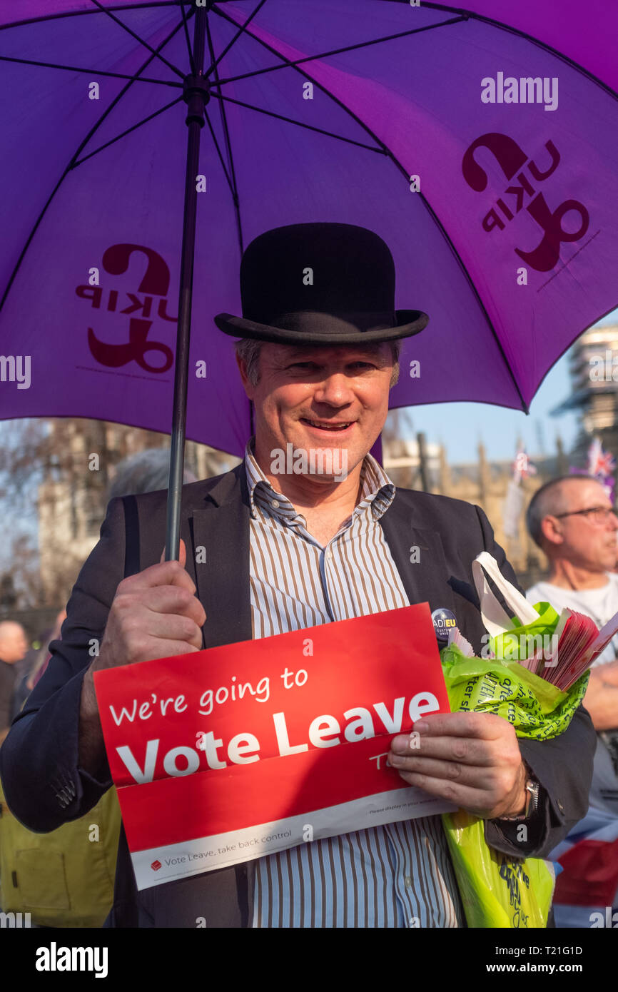 Londres, Royaume-Uni. 29 mars 2019. Laisser partisans à pro-Brexit rassemblement à la place du Parlement Banque D'Images