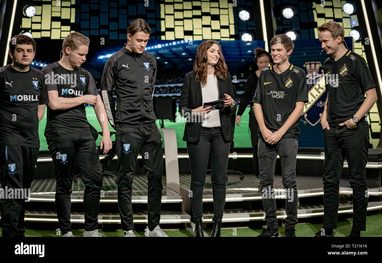 Stockholm, Suède.. 29 mars, 2019. eAllsvenskan 2 ronde d'un tournoi FIFA19 créé par Svensk Elitfotboll et Dreamhack. Les deux équipes, Malmö et AIK avant match de deuxième tour Crédit : Daniel Bengtsson/Alamy Live News Banque D'Images