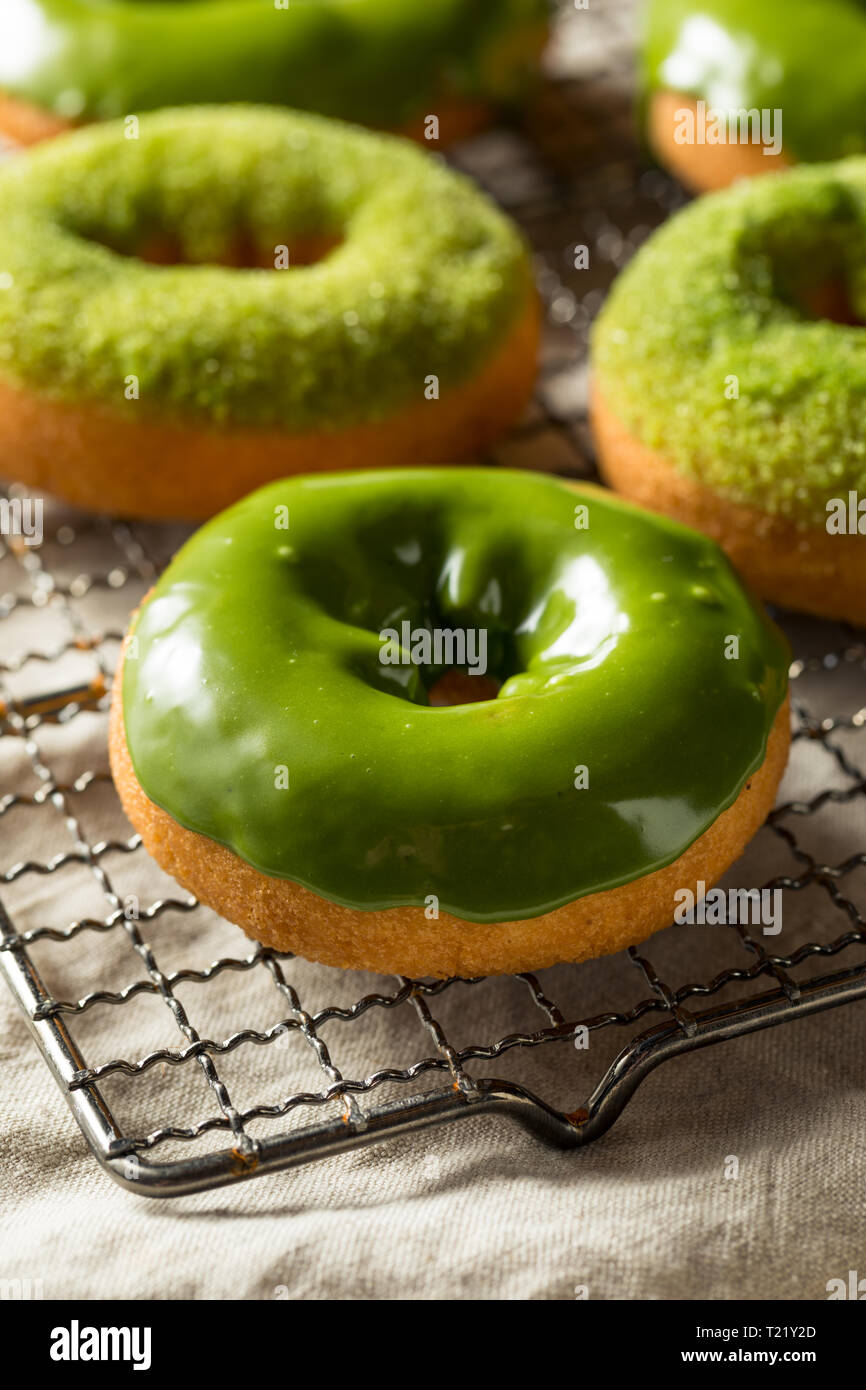 Thé Vert Matcha beignets faits maison prêt à manger Banque D'Images