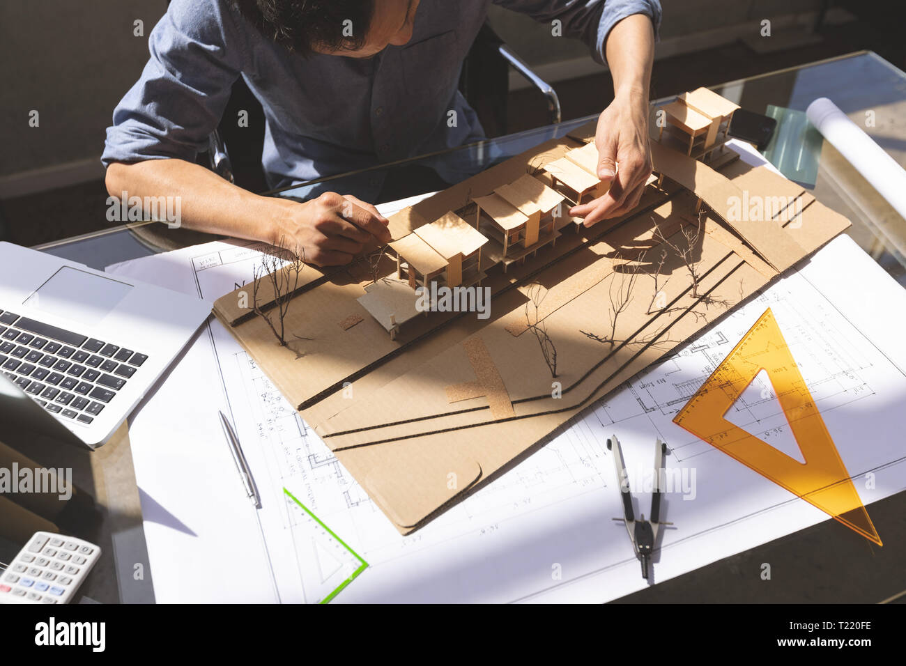 Architect working on architectural model at desk in a modern office Banque D'Images