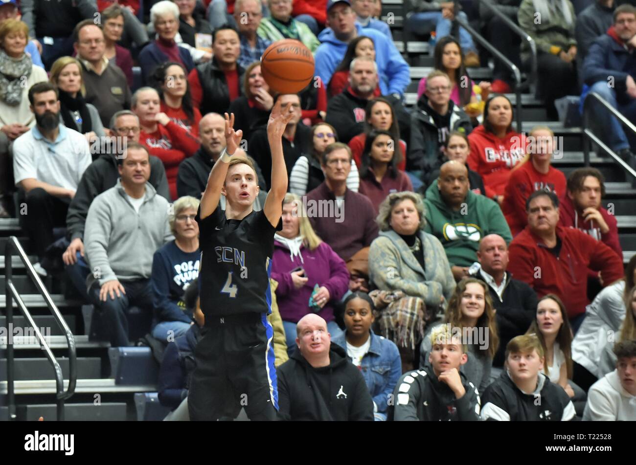 Lecteur avec un regard ouvert et tiré sur un tir de trois points derrière l'arc de l'angle. USA. Banque D'Images