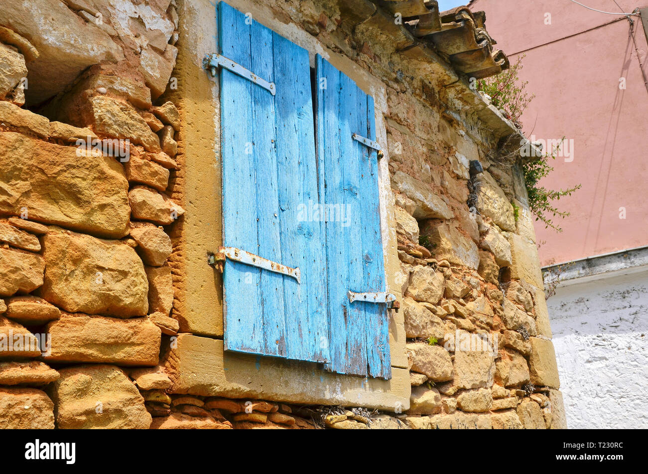 Fenêtre bleu fermé, Corfou Banque D'Images