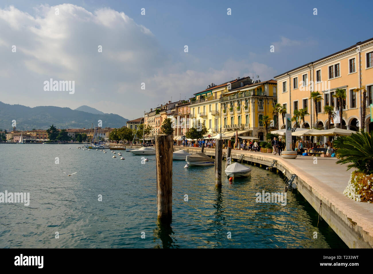 L'Italie, la Lombardie, le lac de Garde, Salo, promenade du front de mer Banque D'Images