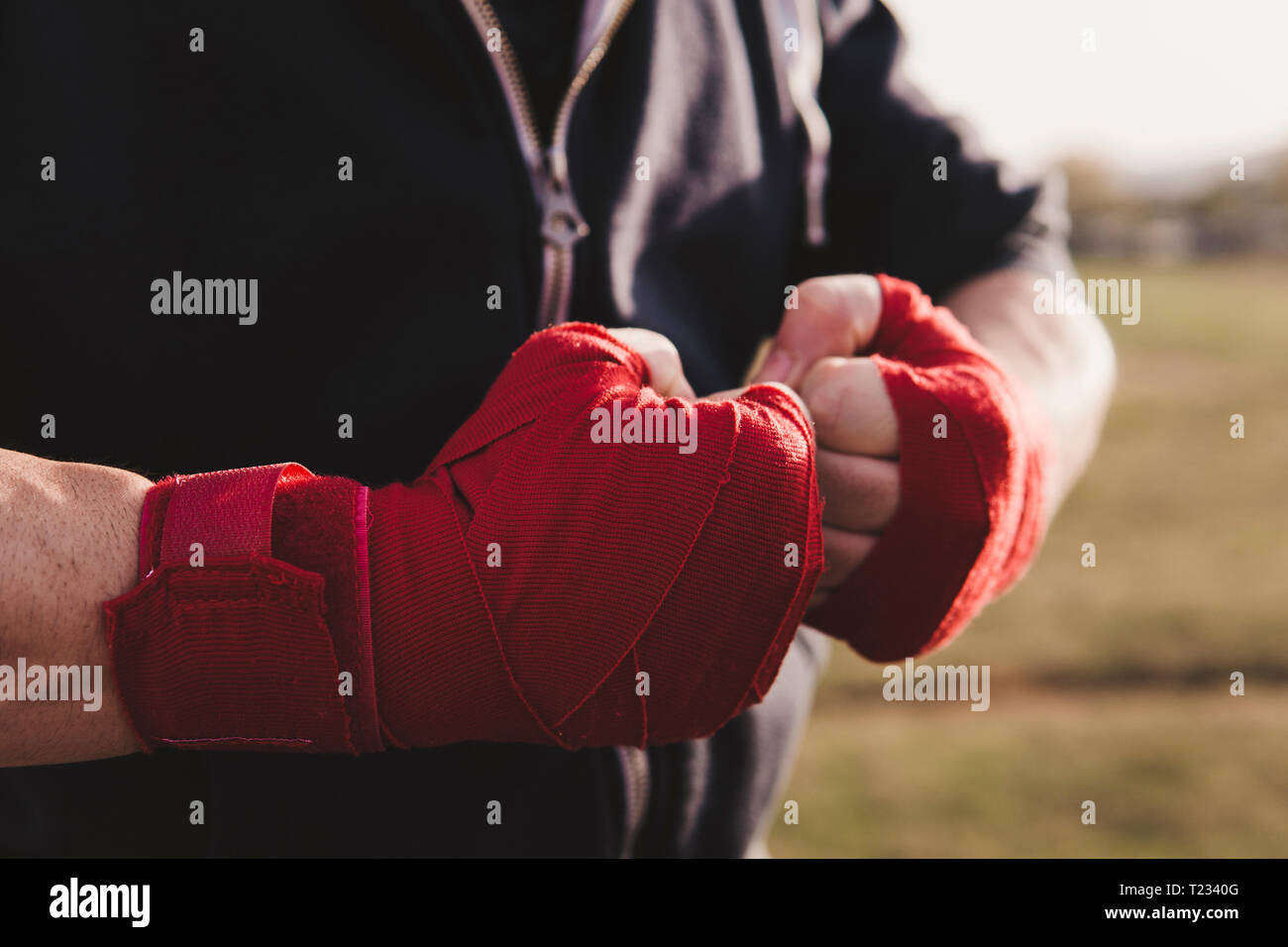 Close-up de boxer avec des bandages en plein air Banque D'Images