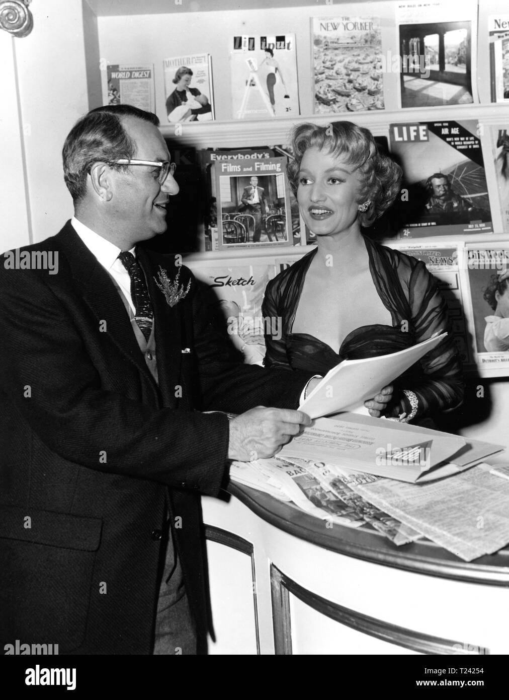 Soyons heureux (1957) Réalisateur Henry Levin, Zena Marshall, Date : 1957 Banque D'Images