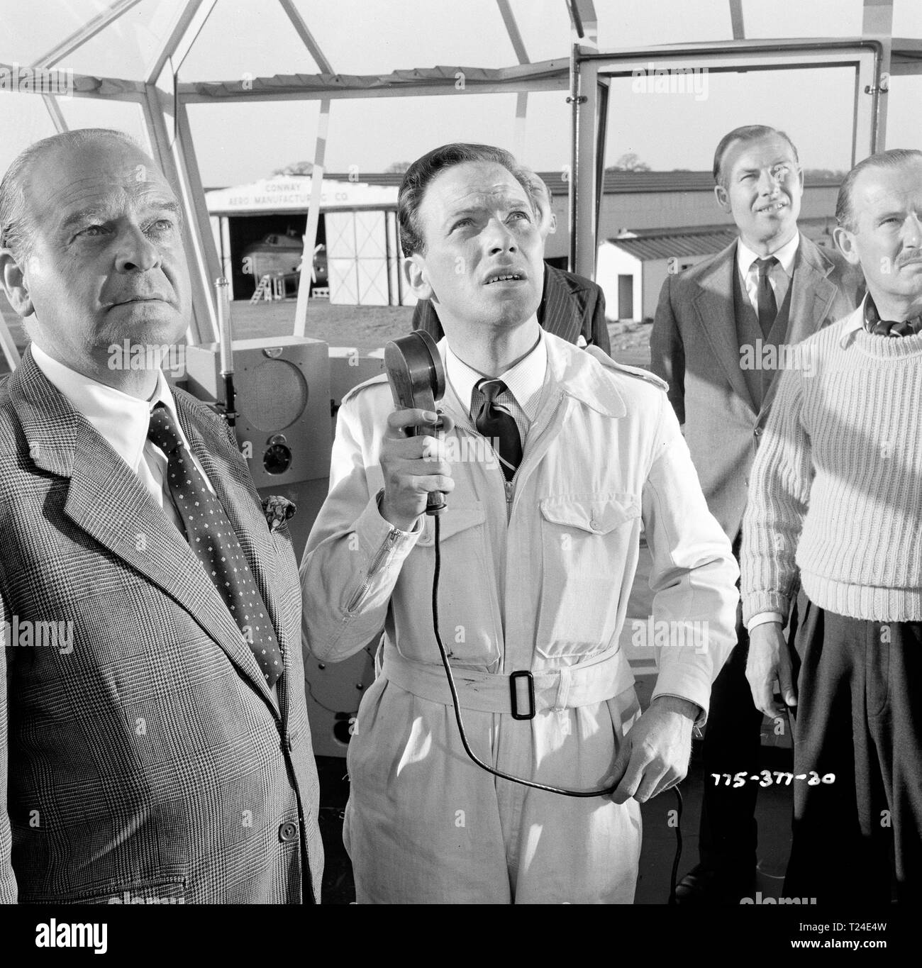 L'homme dans le ciel (1957) Walter Fitzgerald, John Stratton, Ernest Clark, Raymond Francis, Date : 1957 Banque D'Images