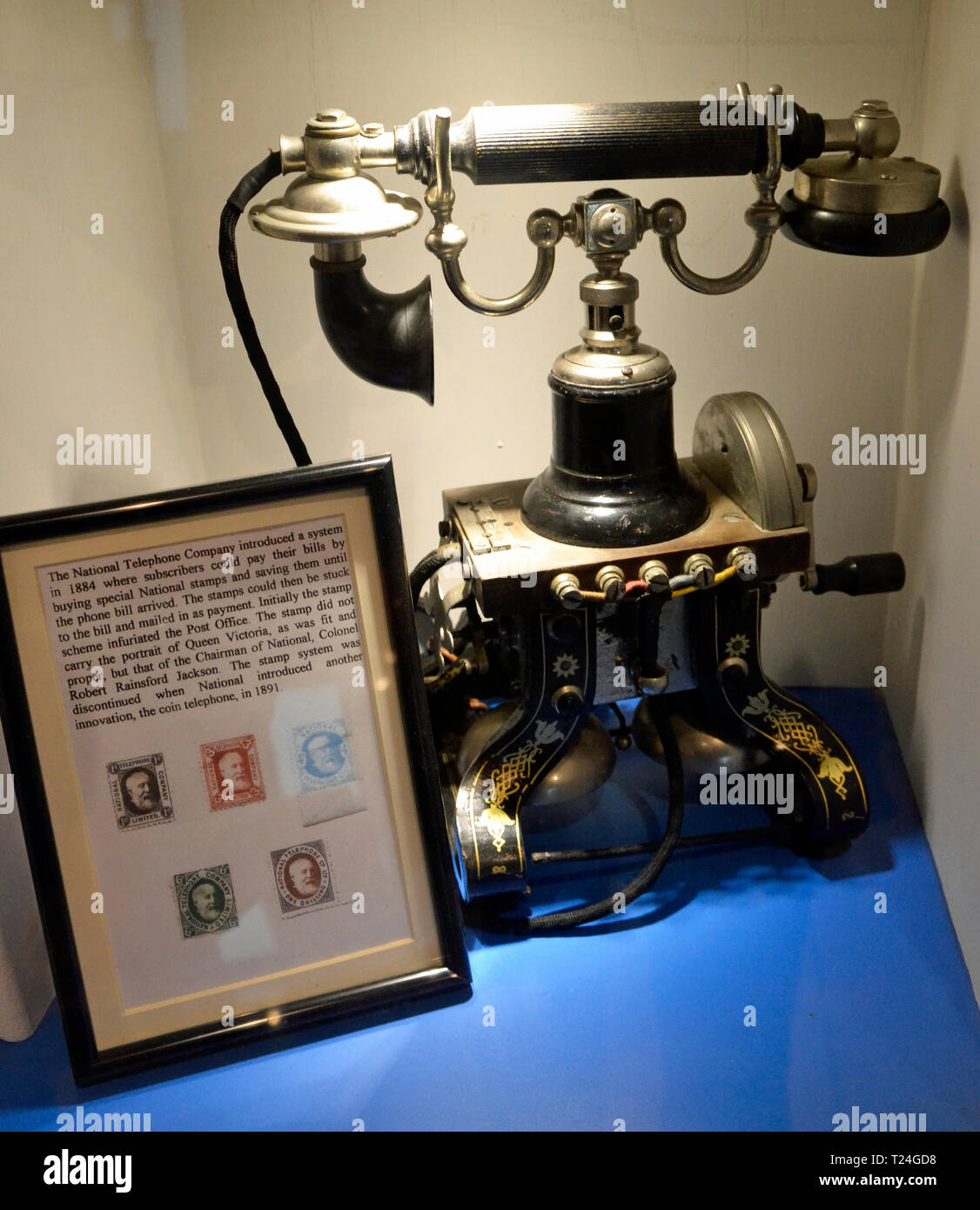 Téléphone squelette de 1895 dans l'exposition à la terre connecté Milton Keynes Museum, Wolverton, España Banque D'Images