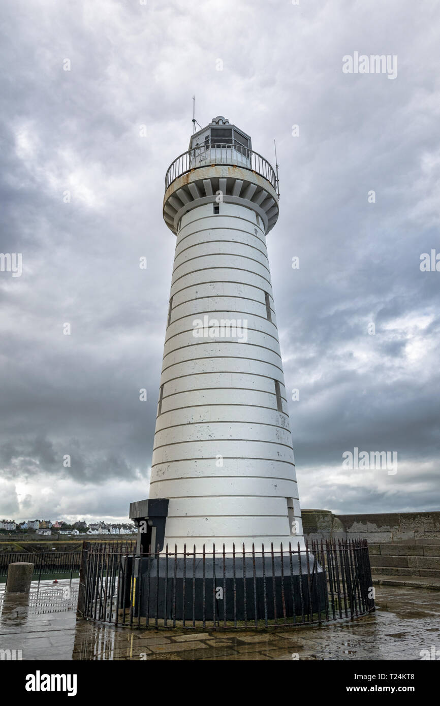 C'est Phare Donaghadee sur la côte est de l'Irlande du Nord. Banque D'Images