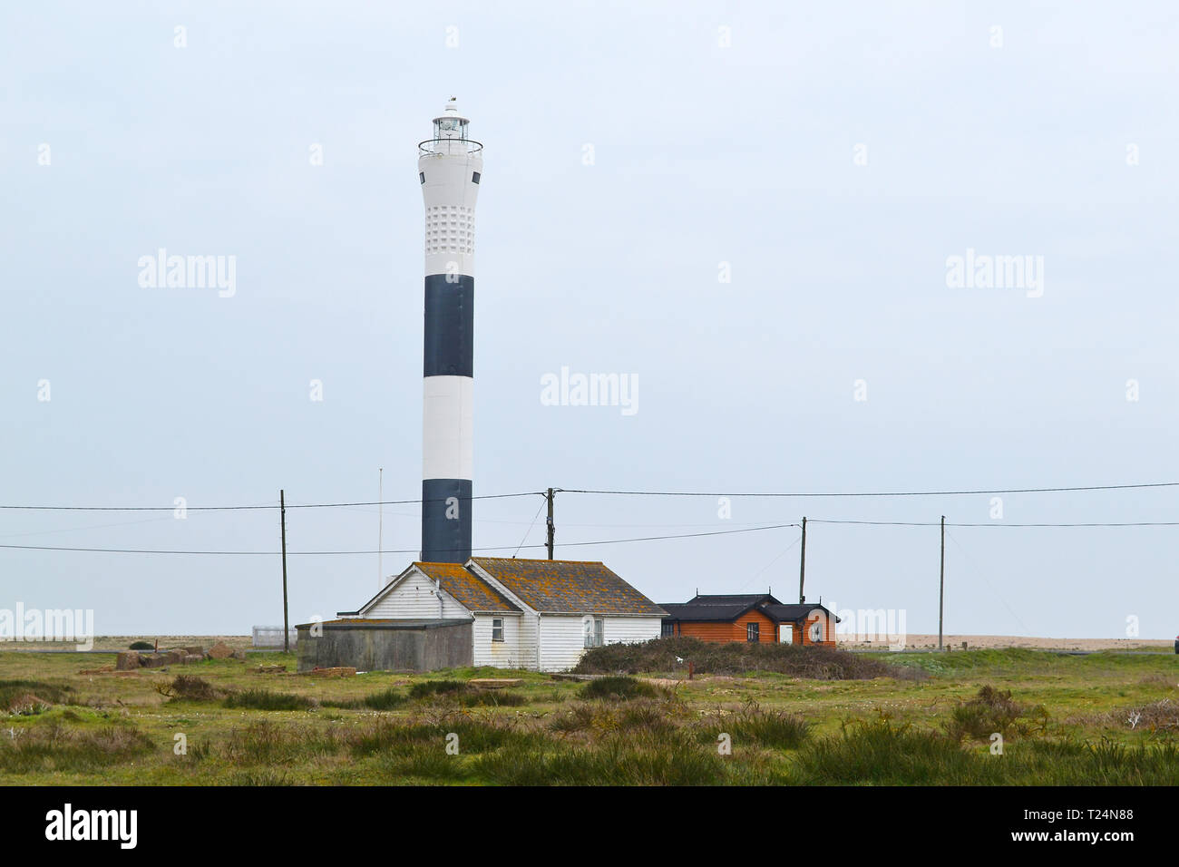 Le nouveau phare à Dungeness, Kent, Angleterre, mars 2019. Le phare se trouve sur une réserve naturelle avec une grande zone de bardeau. Banque D'Images