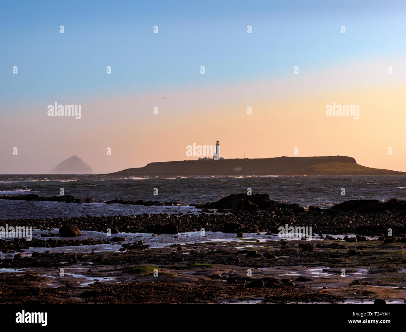 Coucher du soleil à Pladda et d''Ailsa Craig, Isle of Arran, Ecosse Banque D'Images