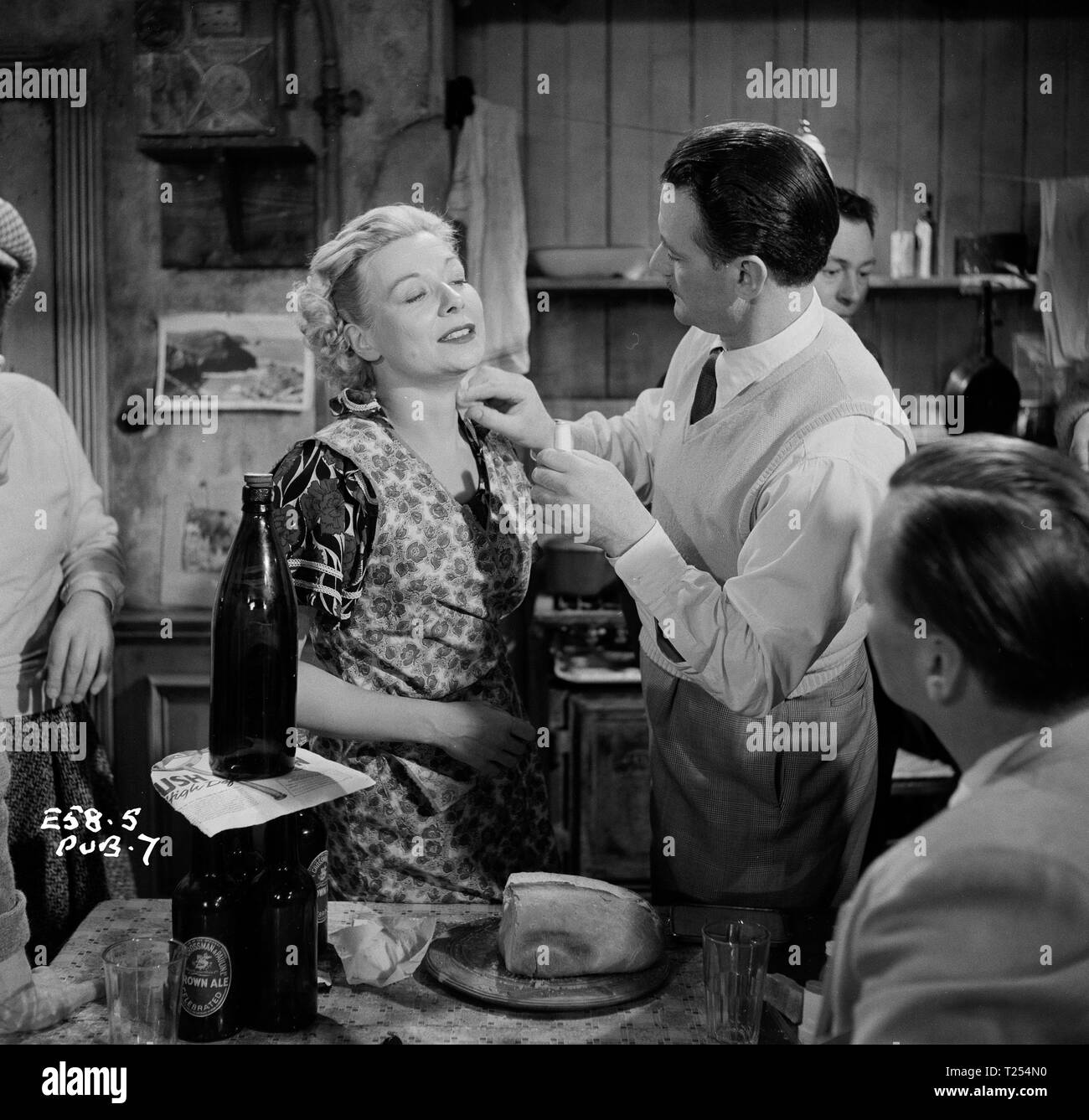 Pas d'arbres dans la rue (1958) Joan Miller ayant make-up fait Date : 1958 Banque D'Images