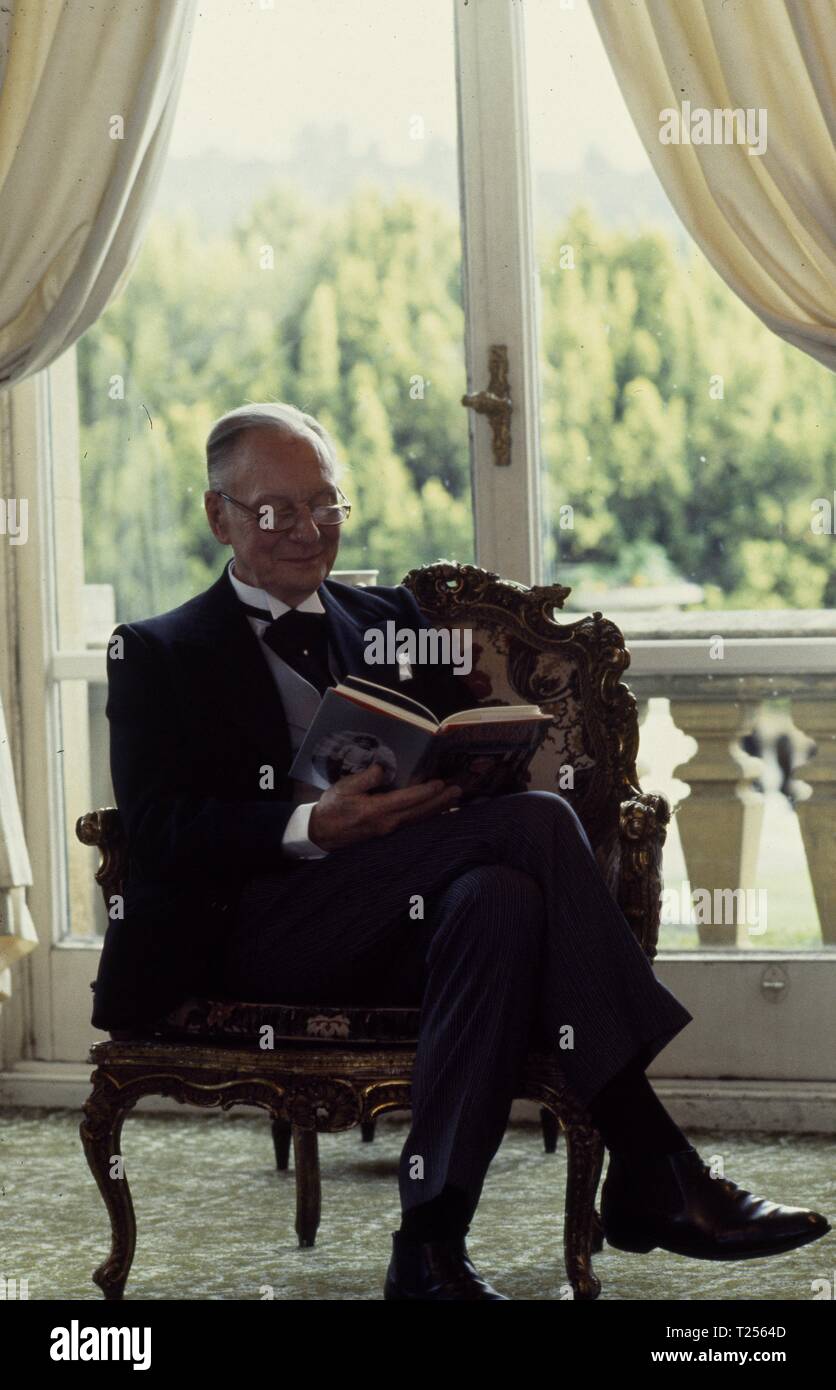 L'abondance (1985) John Gielgud, Date : 1985 Banque D'Images