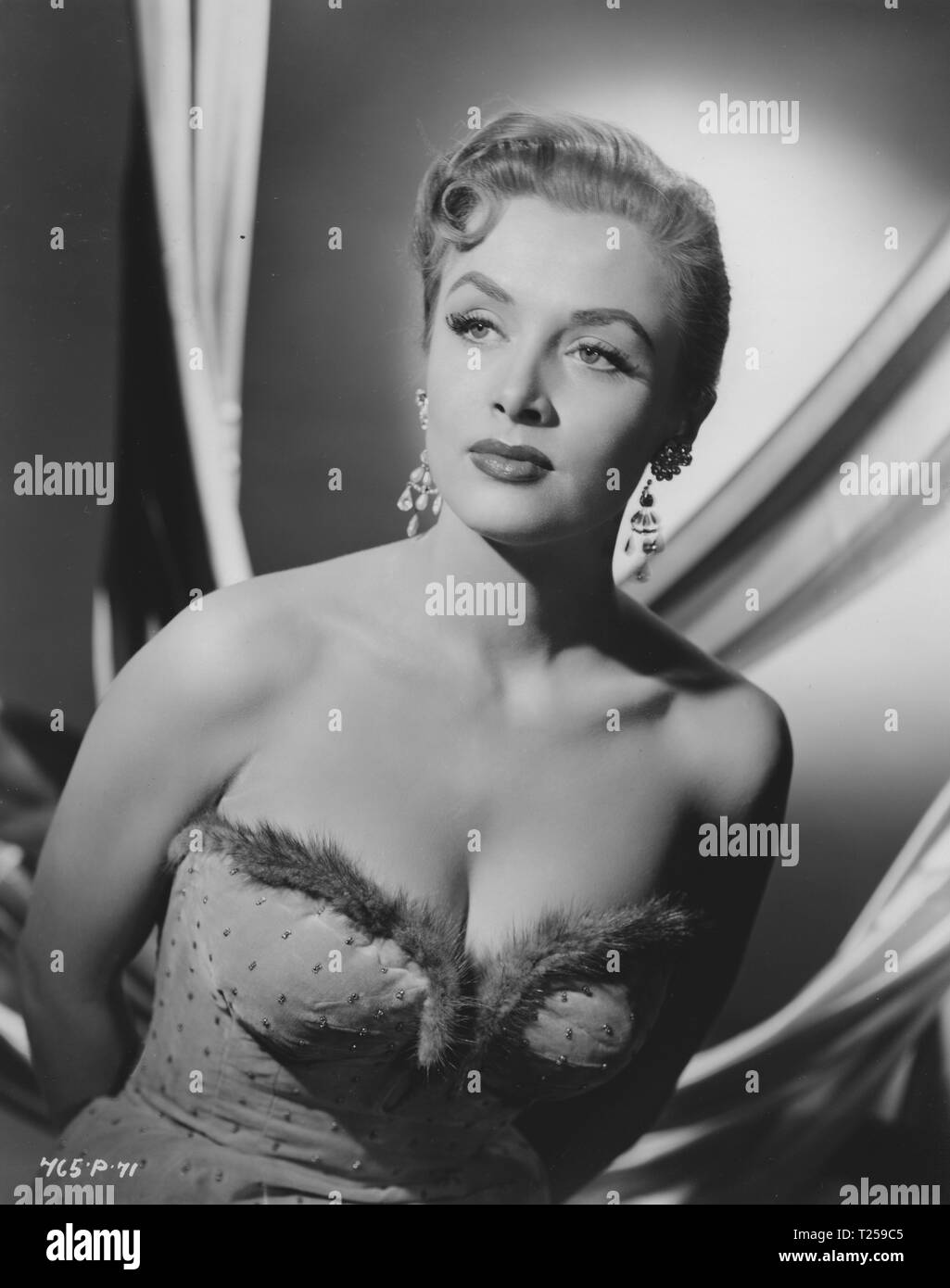 Le navire qui est mort de honte (1955), chanteuse, Yana, Date : 1955 Banque D'Images