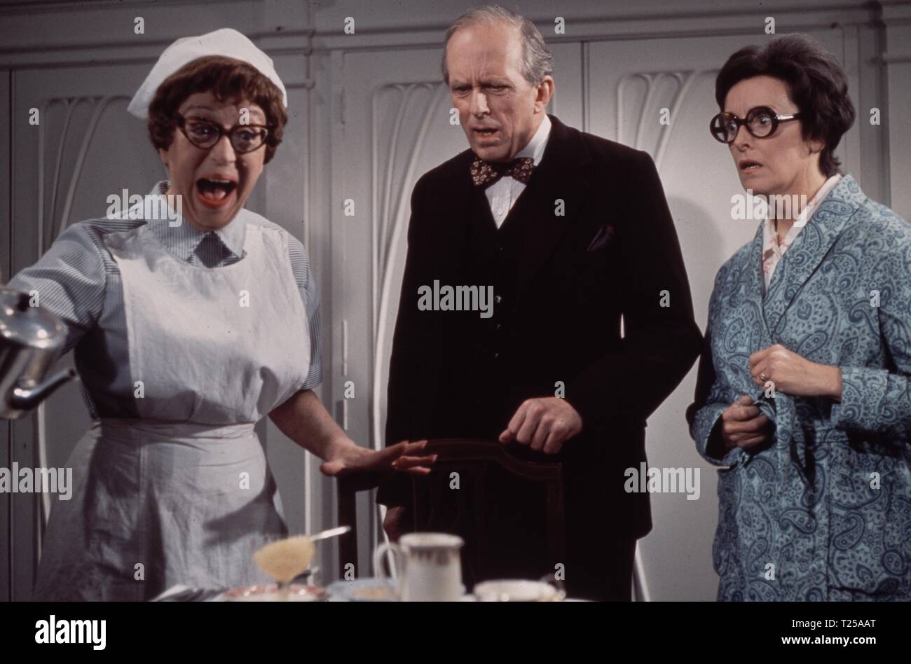 Certains, d'autres pas (1970) Thora Hird, Brian Oulton, Diana King, Date : 1970 Banque D'Images