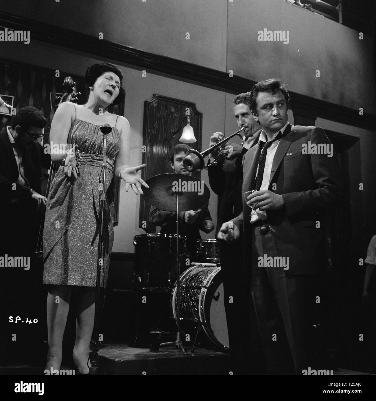 Les moineaux ne peuvent pas chanter (1962) James Booth, Queenie Watts, Date : 1962 Banque D'Images