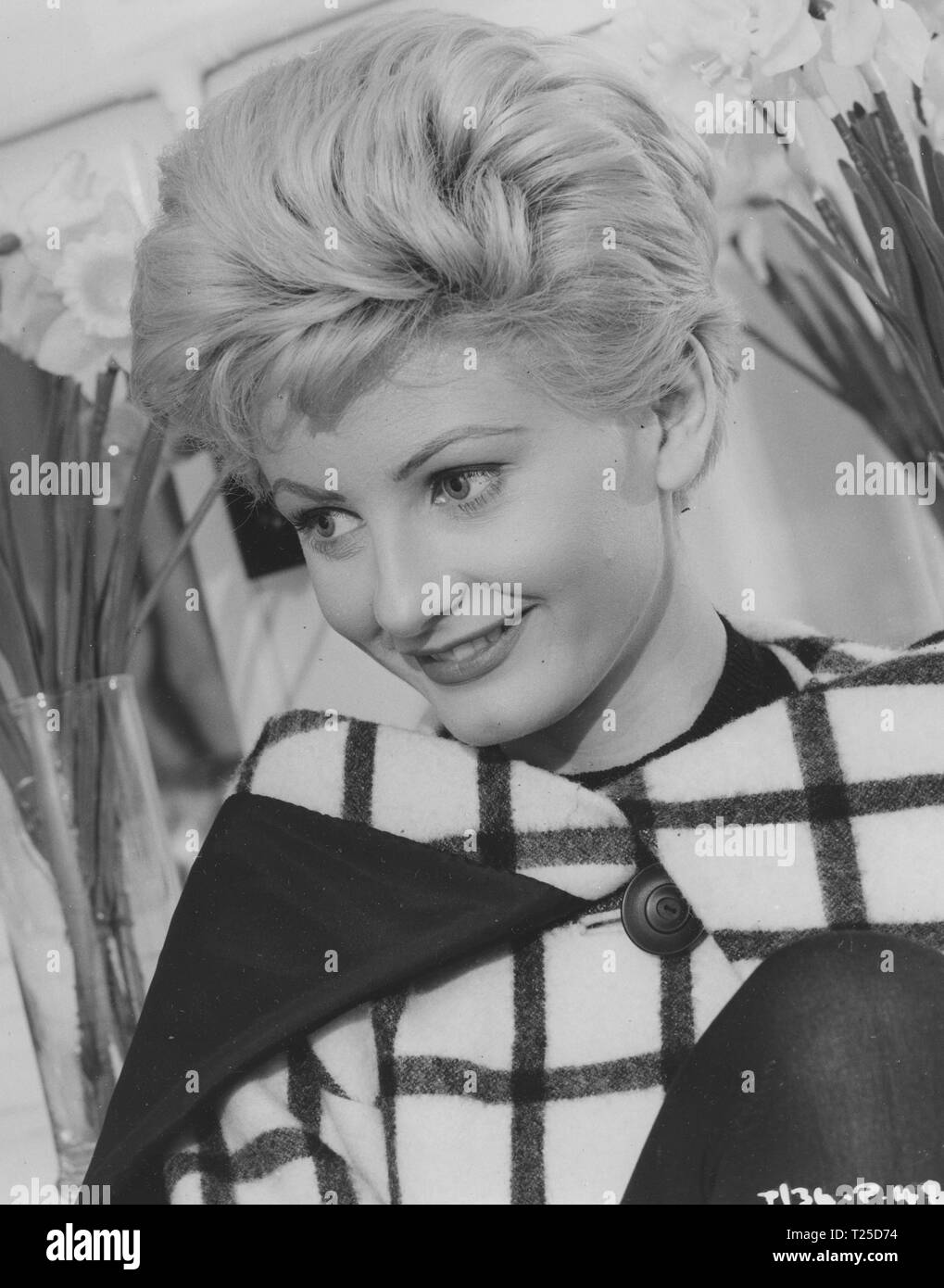 Les jonquilles ronde deux fois (1962) Jill Ireland, Date : 1962 Banque D'Images