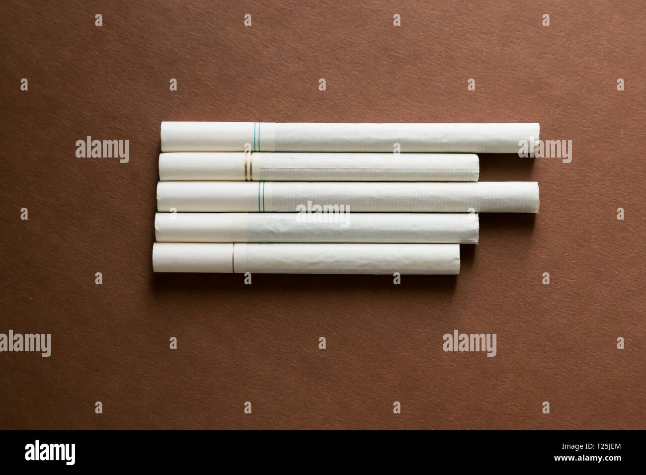 Divers produits du tabac cigarette avec un filtre blanc Photo Stock Alamy