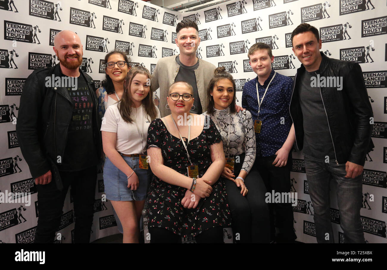 Le script de rencontrer les jeunes dans les coulisses pendant le Teenage Cancer Trust, Concert Royal Albert Hall, Londres. PRESS ASSOCIATION. Photo date : Samedi 30 Mars, 2019. Voir PA story SHOWBIZ TCT. Crédit photo doit se lire : Isabel Infantes/PA Wire Banque D'Images