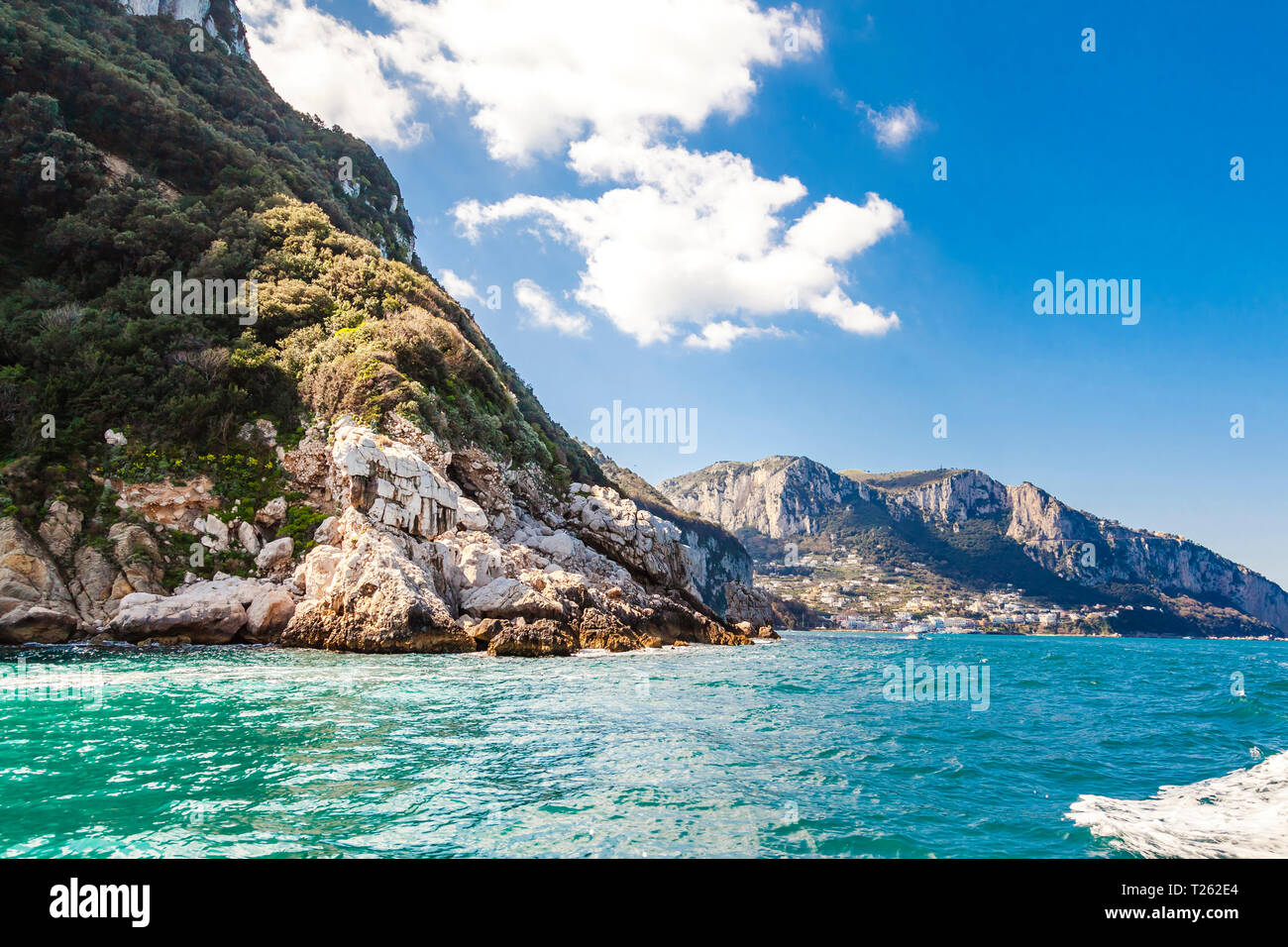 L'Italie, Campanie, Capri, des falaises rocheuses Banque D'Images
