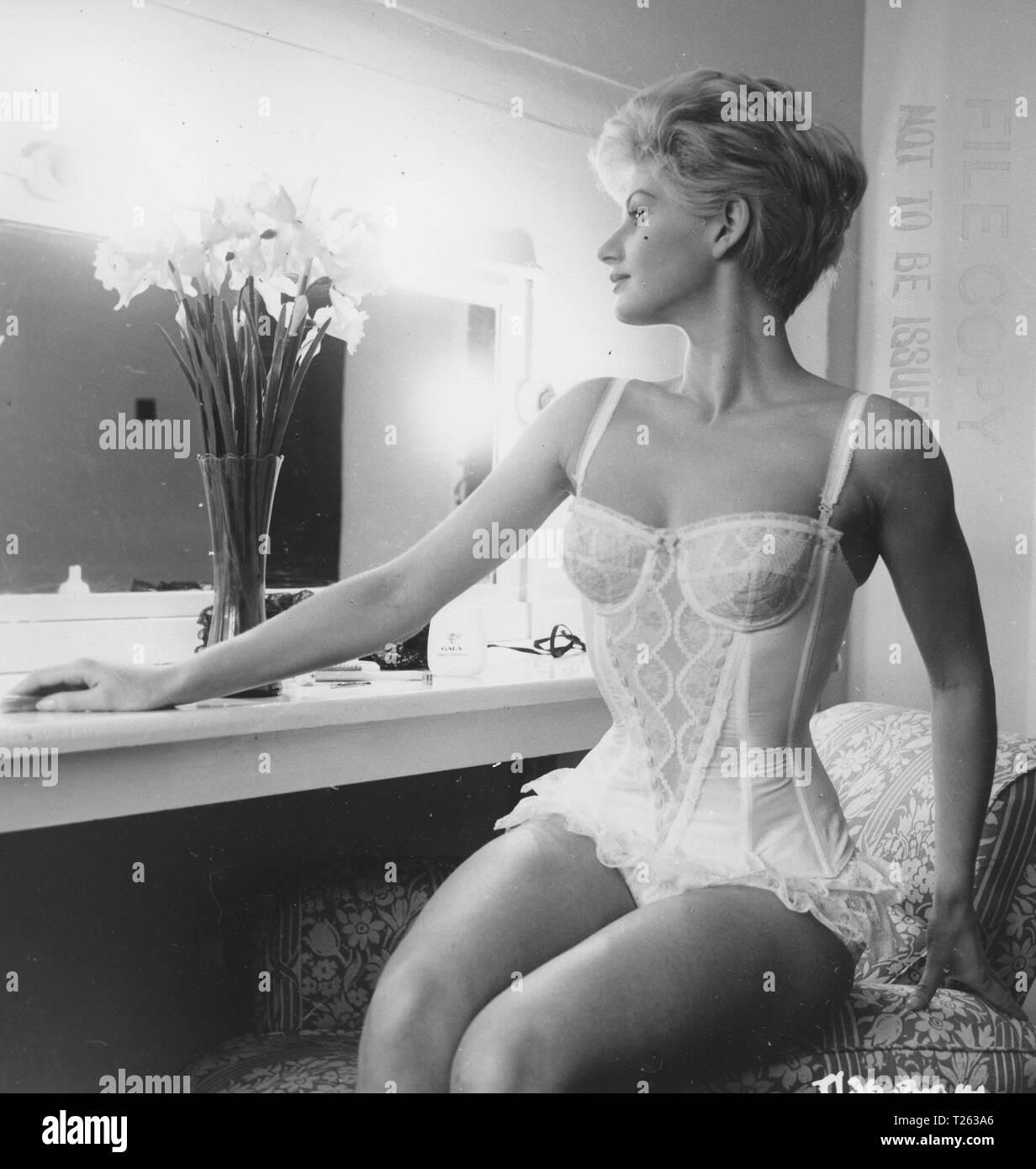 Les jonquilles ronde deux fois (1962) Jill Ireland, Date : 1962 Banque D'Images