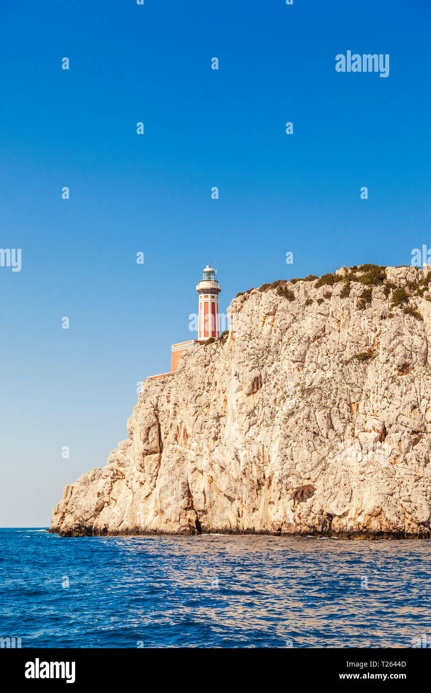 L'Italie, Campanie, Capri, des falaises rocheuses Banque D'Images