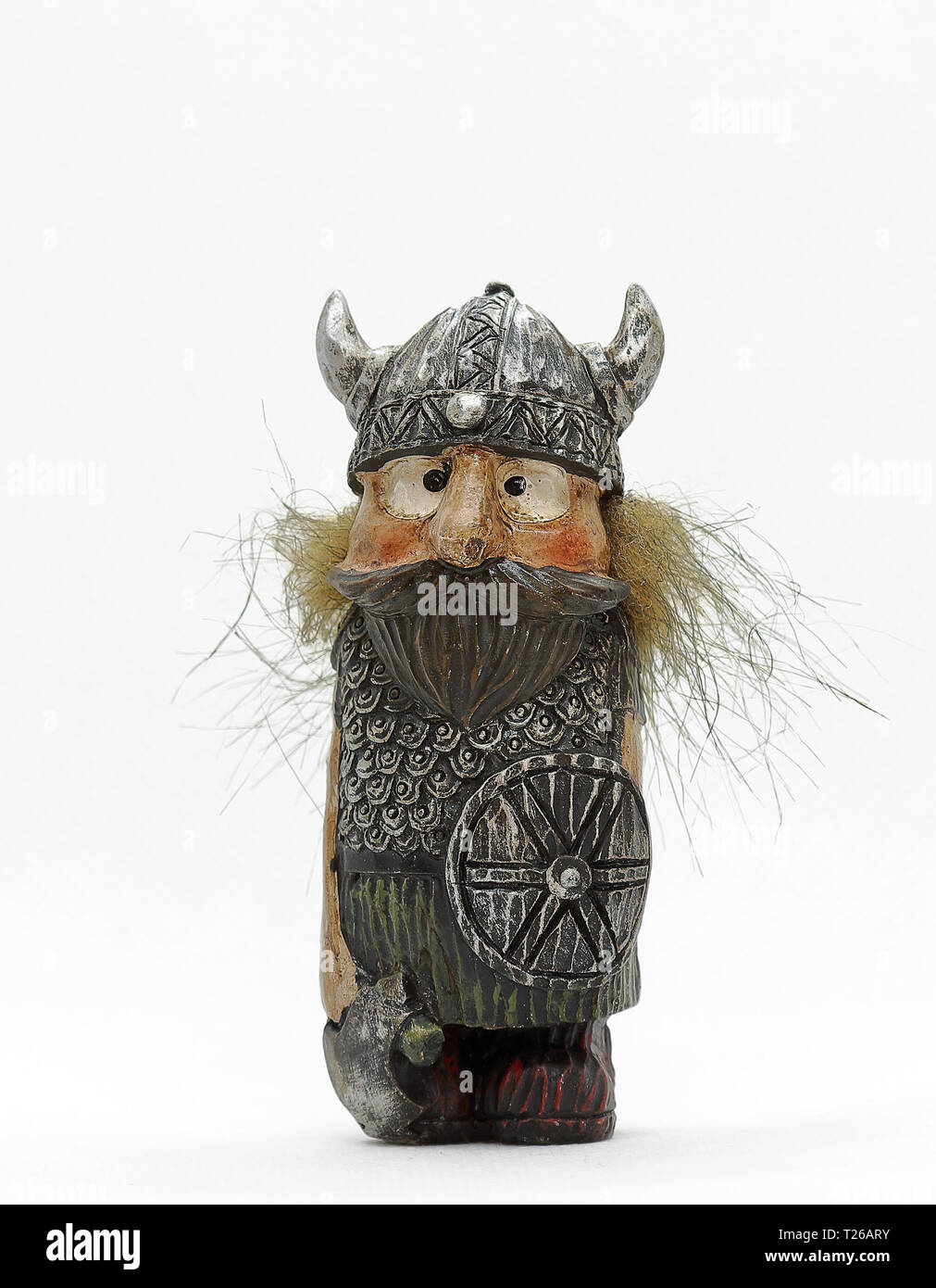 Souvenirs islandais close-up. Happy troll islandais sur fond blanc Banque D'Images