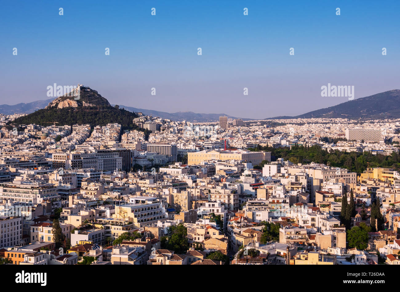 Vue d'Athènes, la Grèce et la colline de Lycabettus de l'Acropole au coucher du soleil Banque D'Images