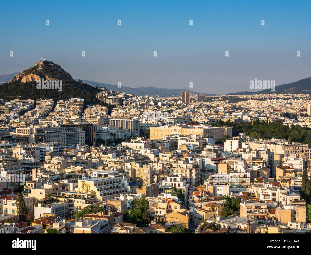Vue d'Athènes, la Grèce et la colline de Lycabettus de l'Acropole au coucher du soleil Banque D'Images