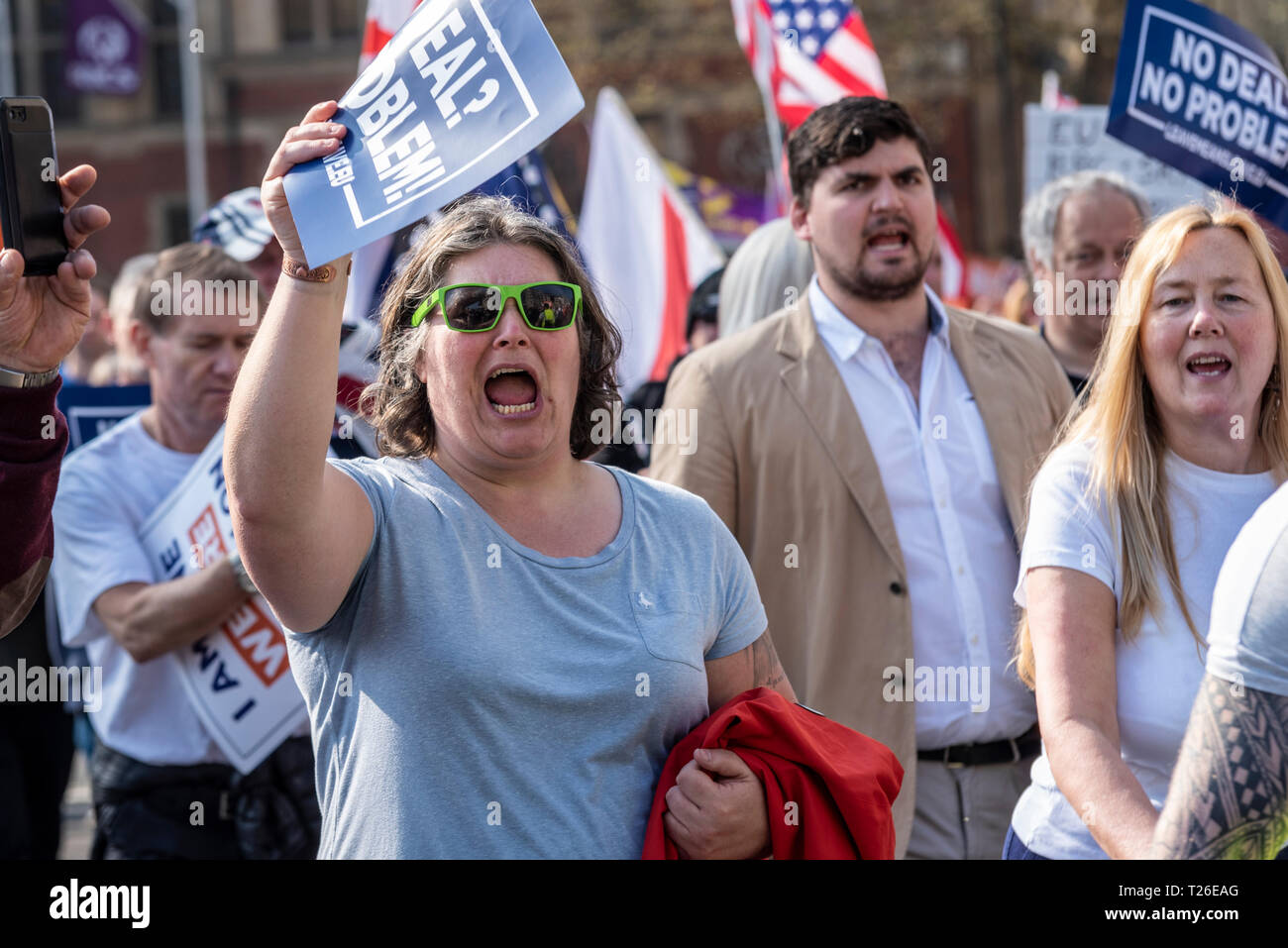 Une femme en colère contre la marche de la trahison du Brexit à Londres, au Royaume-Uni. Rassemblement de manifestation pour le référendum européen en dehors de Westminster. Femme blanche de race blanche Banque D'Images