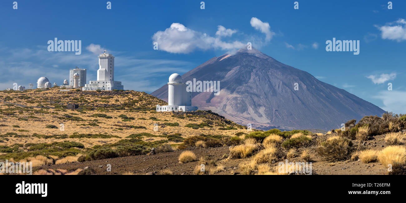 Panorama de l'Observatoire du Teide en face du volcan Teide (Tenerife, Canaries) Banque D'Images