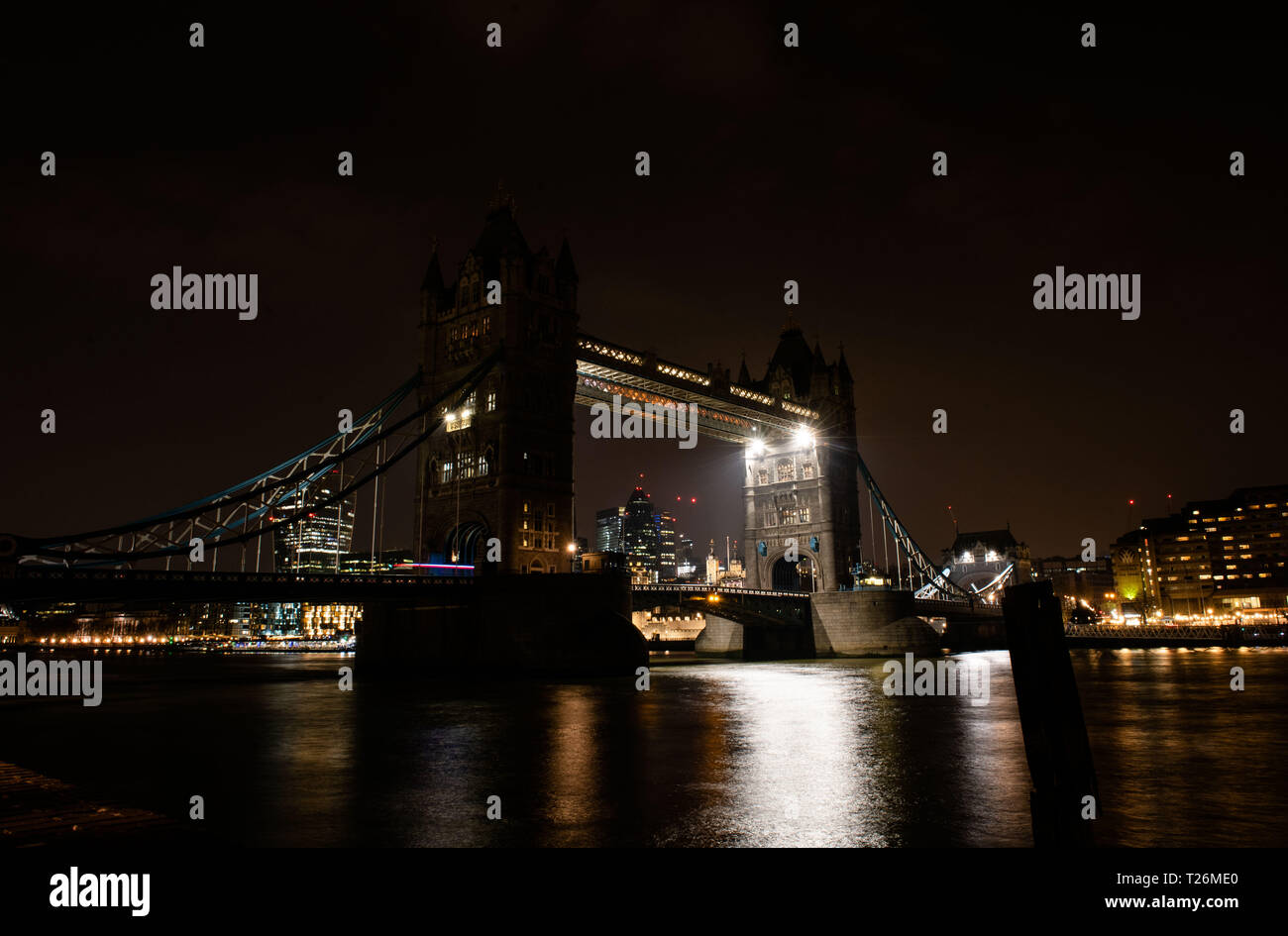 EDITORIAL N'utilisez que des vues générales de Tower Bridge marquant l'heure de la Terre WWFÕs, à Londres. Banque D'Images