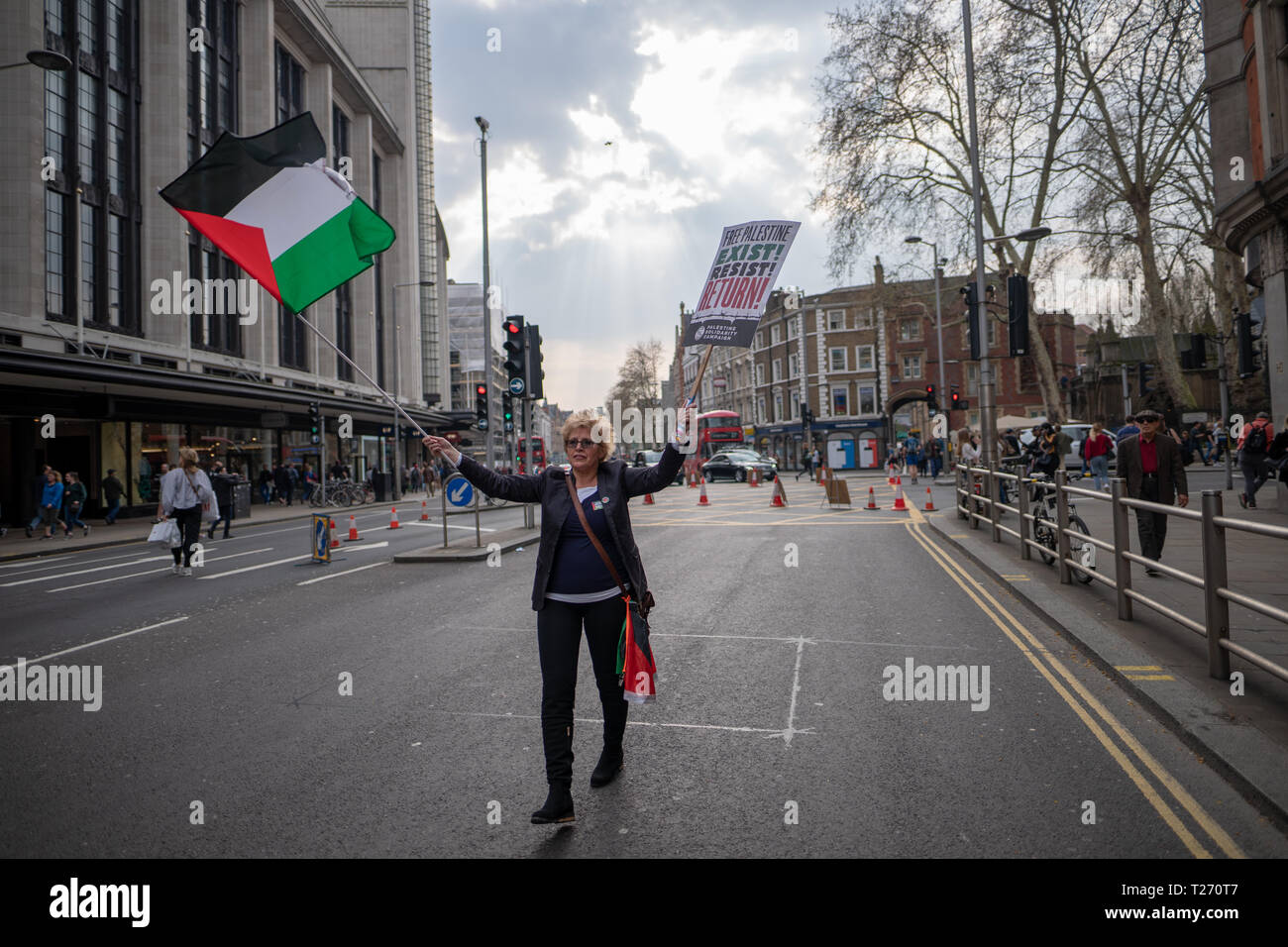 Londres, Royaume-Uni. 30 mars 2019. Une manifestation pro-Palestine (exister, résister à l'extérieur) de retour de l'ambassade d'Israël à Londres. Date de la photo : Samedi, Mars 30, 2019. Photo : Roger Garfield/Alamy Live News Crédit : Roger Garfield/Alamy Live News Banque D'Images