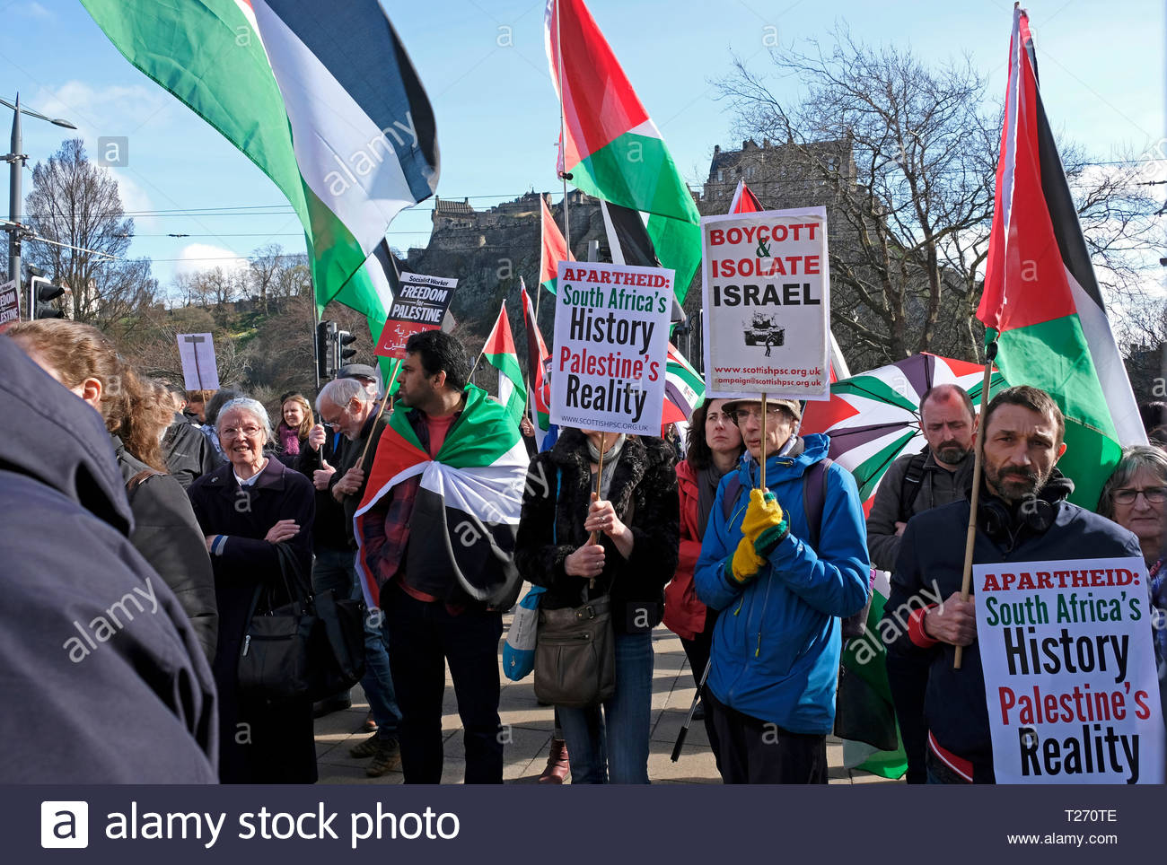 Edinburgh, Ecosse, Royaume-Uni. 30 mars 2019. Rassemblement dans Castle Street avant de marcher à Bute House, Charlotte Square, résidence officielle du Premier Ministre. Manifestation de solidarité avec le peuple palestinien le 30 mars, jour de la Terre, qui marque également une année depuis le début de la grande marche du retour de Gaza. Sur la Journée de la Terre en 2018, les Palestiniens à Gaza ont commencé leur grande marche du retour appelant à la levée du blocus illégal de 11 ans sur Gaza et pour le droit des réfugiés palestiniens à retourner dans leurs villages et villes. Credit : Craig Brown/Alamy Live News Banque D'Images