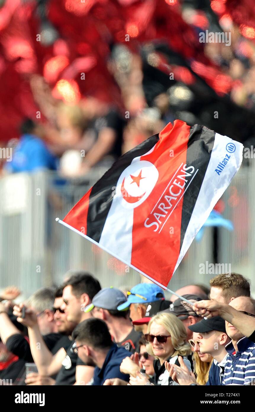Londres, Royaume-Uni. 30 mars 2019. Drapeau brandi par les sarrasins fans au soleil. Saracens v Glasgow Warriors. Quart de finale. Heineken Cup Champions. Allianz Park. Londres. UK. 30/03/2019. Credit : Sport en images/Alamy Live News Banque D'Images