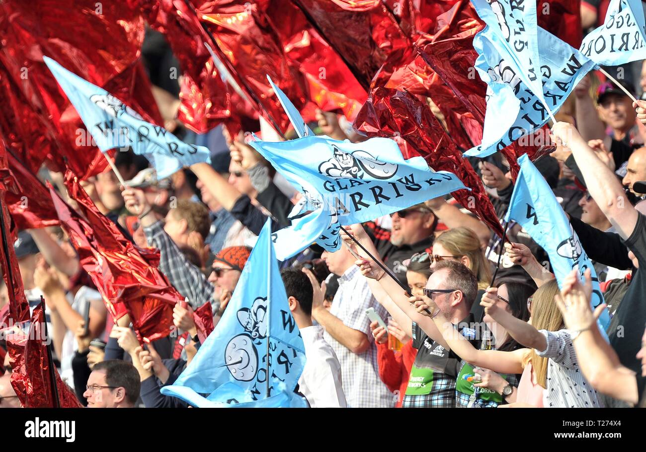 Londres, Royaume-Uni. 30 mars 2019. Glasgow Warriors agitaient des drapeaux par les fans sous le soleil. Saracens v Glasgow Warriors. Quart de finale. Heineken Cup Champions. Allianz Park. Londres. UK. 30/03/2019. Credit : Sport en images/Alamy Live News Banque D'Images