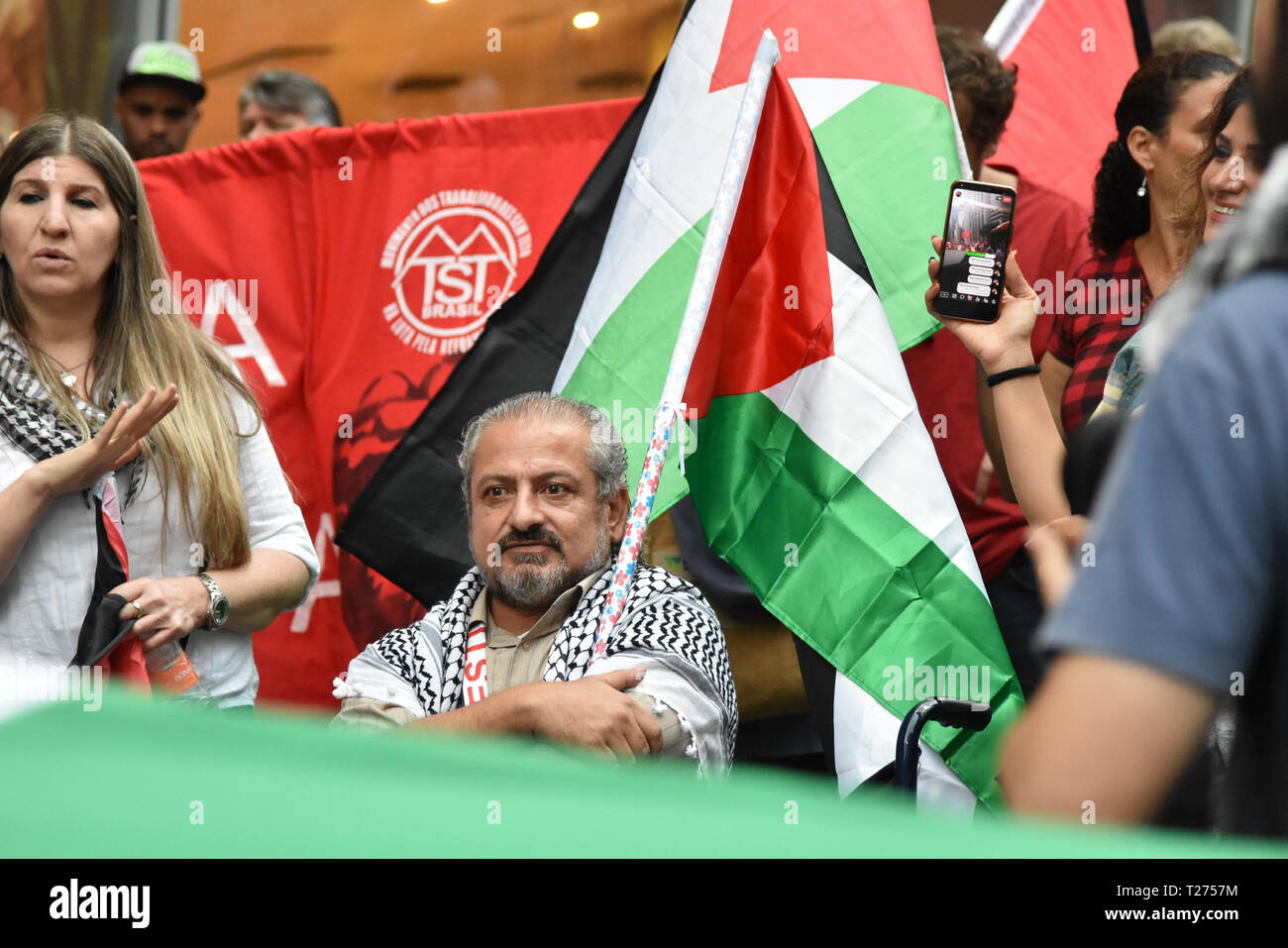 Sao Paulo, Brésil. 30 mars 2019. Agir contre le président de la République, Bolsonaro Jaďr, et contre Israël, et en faveur de la Palestine, ce samedi (30) à l'Av. Paulista. (Photo : Roberto Casimiro/Fotoarena) Banque D'Images