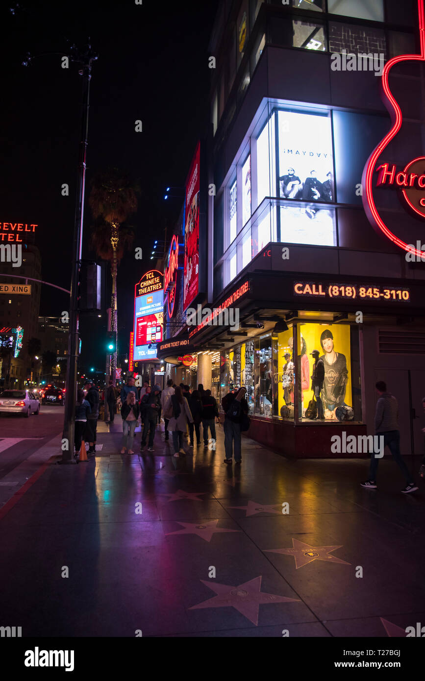 Hollywood walk of fame at night Banque de photographies et d’images à ...