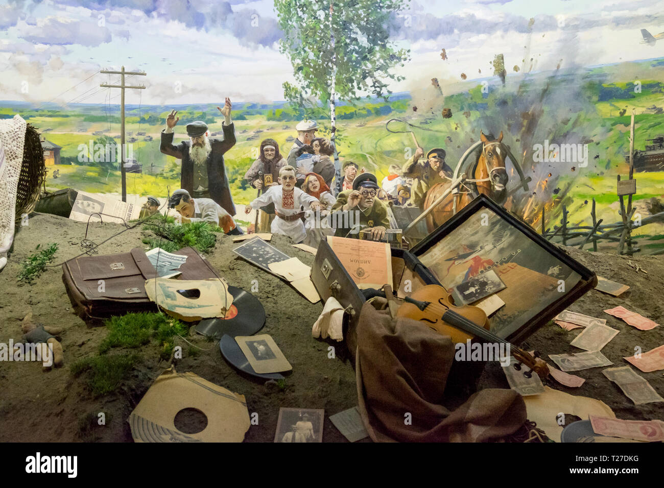 Les personnes qui fuient les bombardements exposition au Musée de la Grande Guerre Patriotique à Minsk, en Biélorussie. Banque D'Images