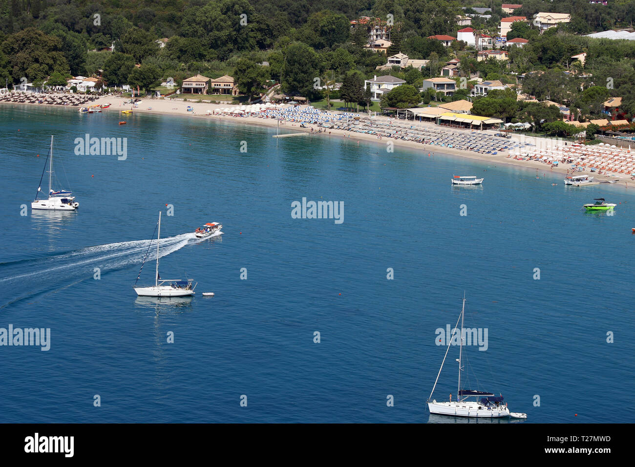 En été, la plage de Valtos Parga resort Grèce Banque D'Images