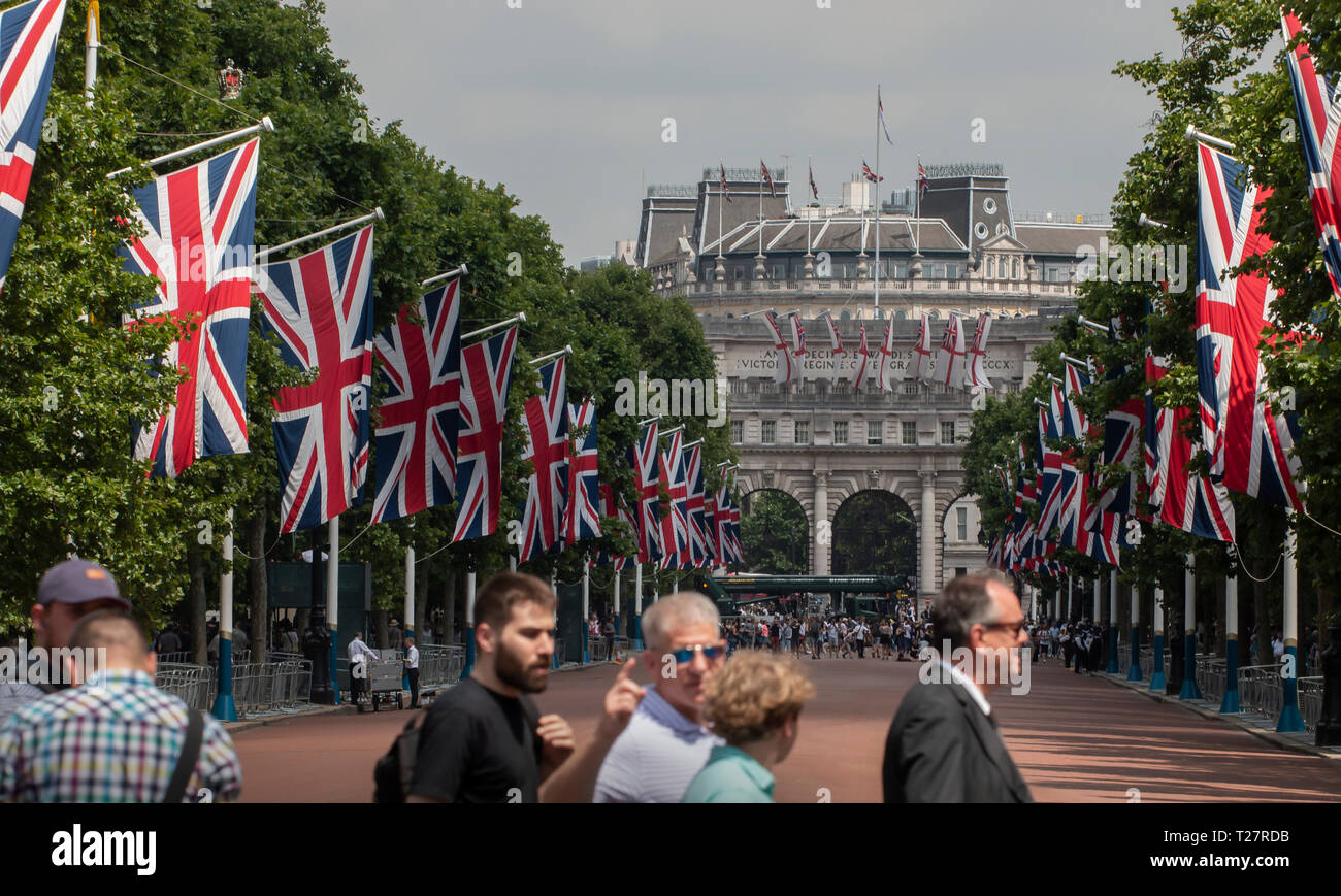 L'Admiralty Arch, le Mall - Défilé de l'anniversaire de la Reine. Banque D'Images