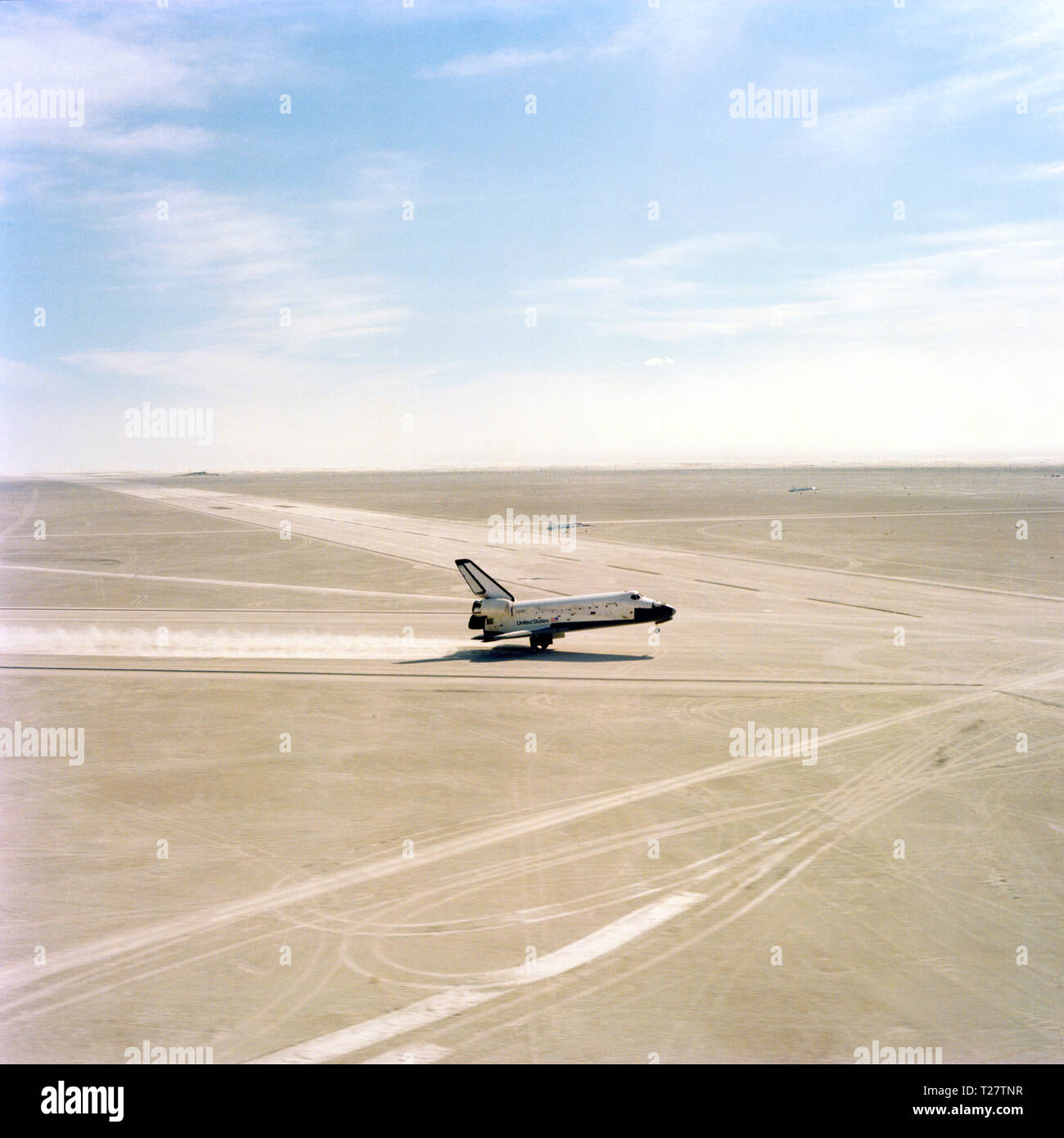 (30 mars 1982) --- La navette spatiale Columbia (STS-3) touche le sol sur la Northrup Bande au White Sands Missile Range, Nouveau Mexique Banque D'Images