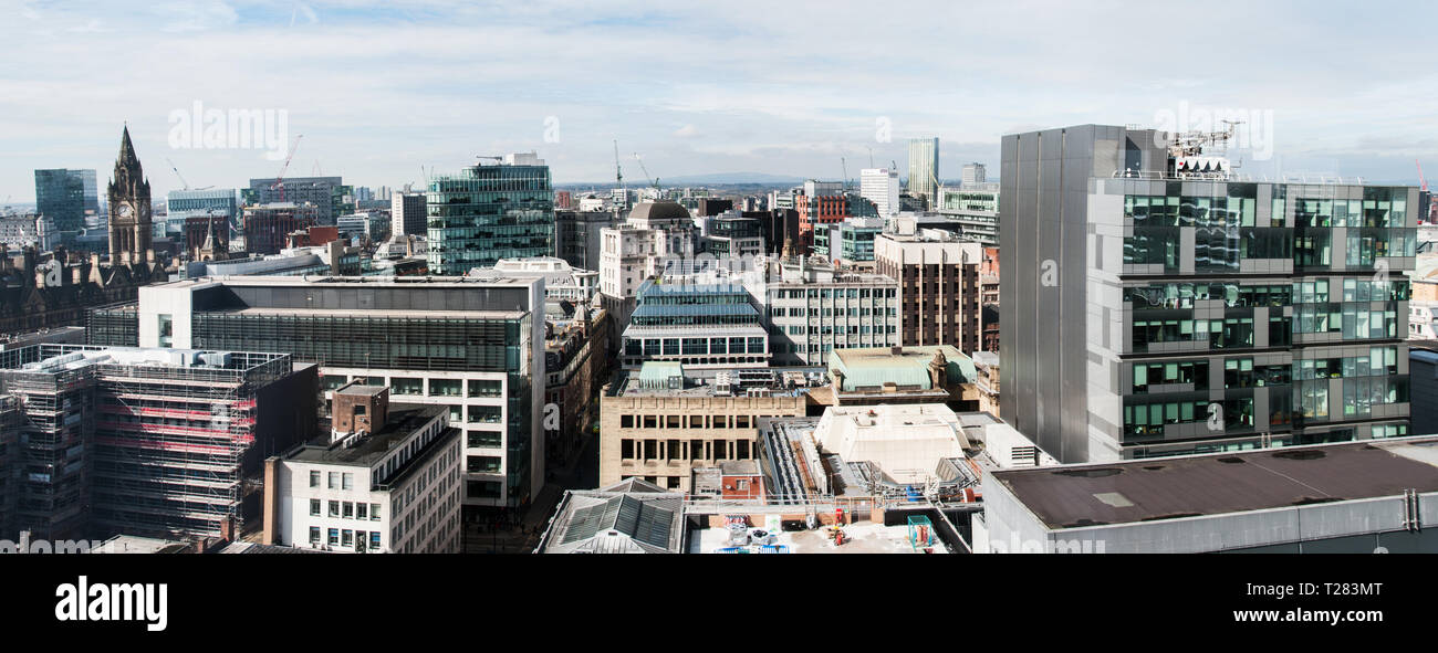 Autour de l'UK - une vue panoramique depuis un bâtiment de la rue Charlotte Manchester vers Winter Hill. Banque D'Images