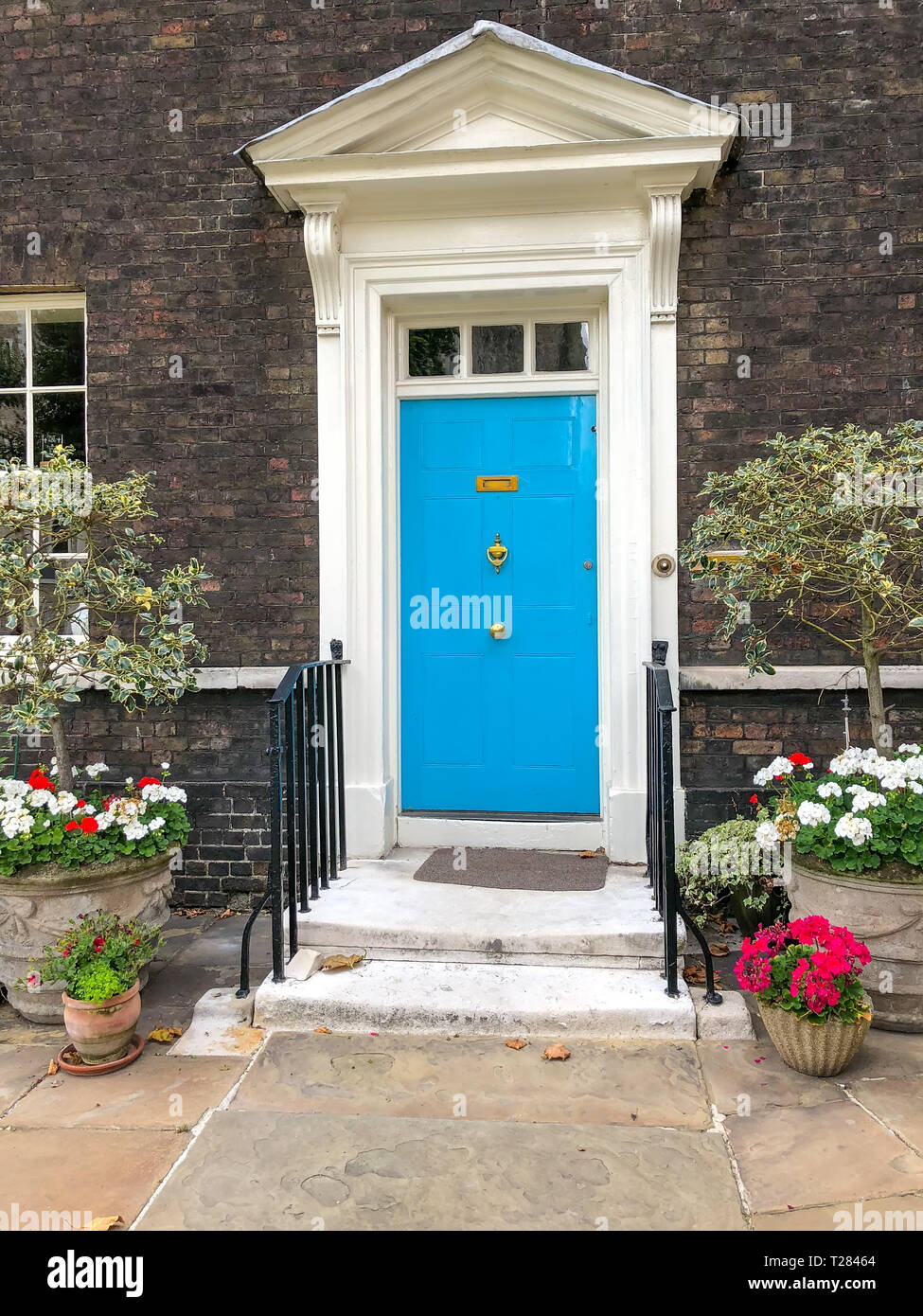 Anglais traditionnel aux couleurs vives à Londres porte chambre Banque D'Images