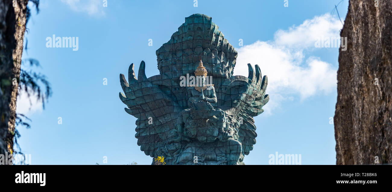 La GWK, Bali / Indonésie - 10/30/2018 personnes admirant le Dieu Wisnu Garuda à la circonscription (GWK) Garuda Wisnu Kencana - Bali Banque D'Images